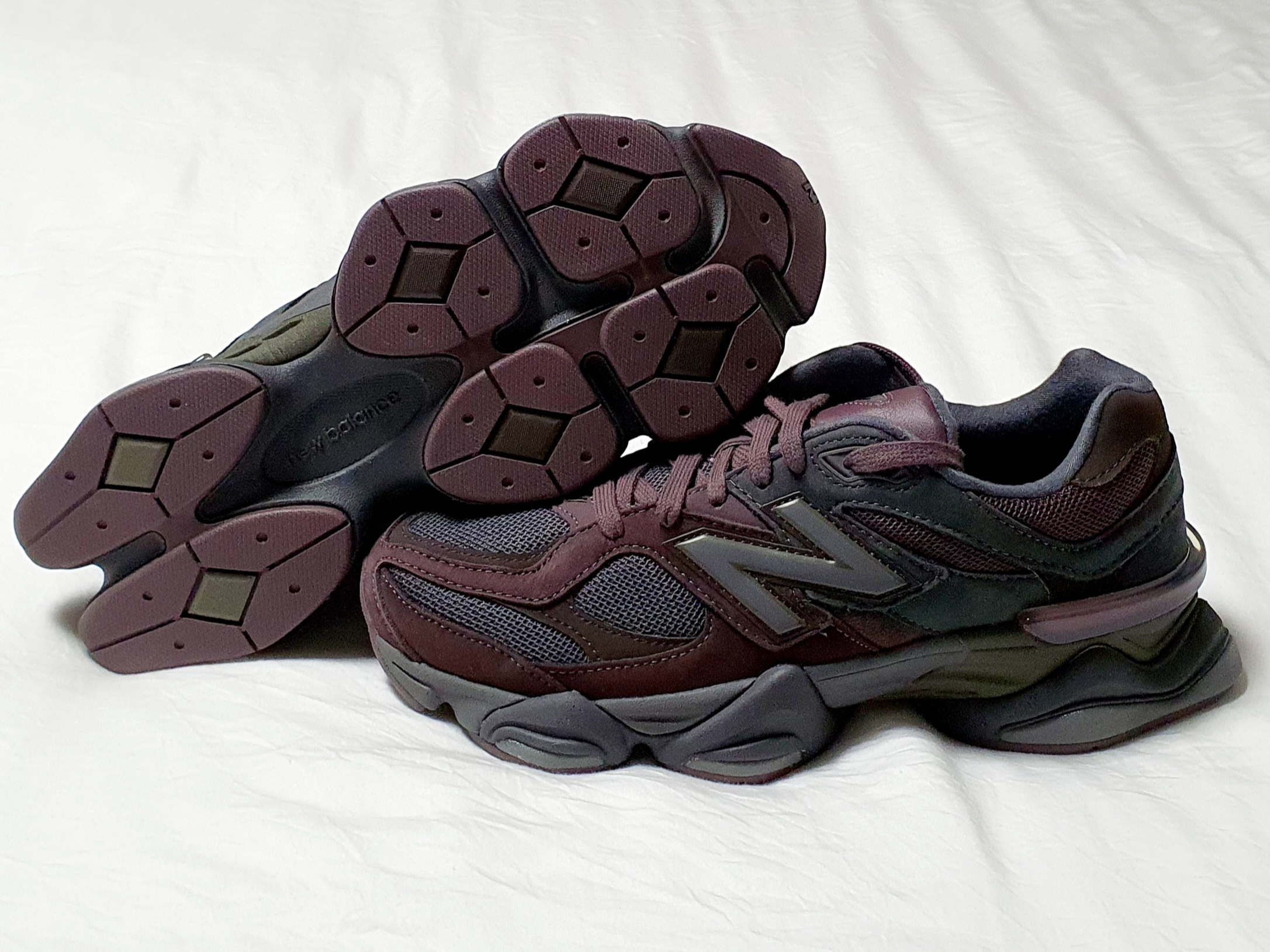 New Balance 9060 Truffle Rich Earth 착용 스타일 - 1