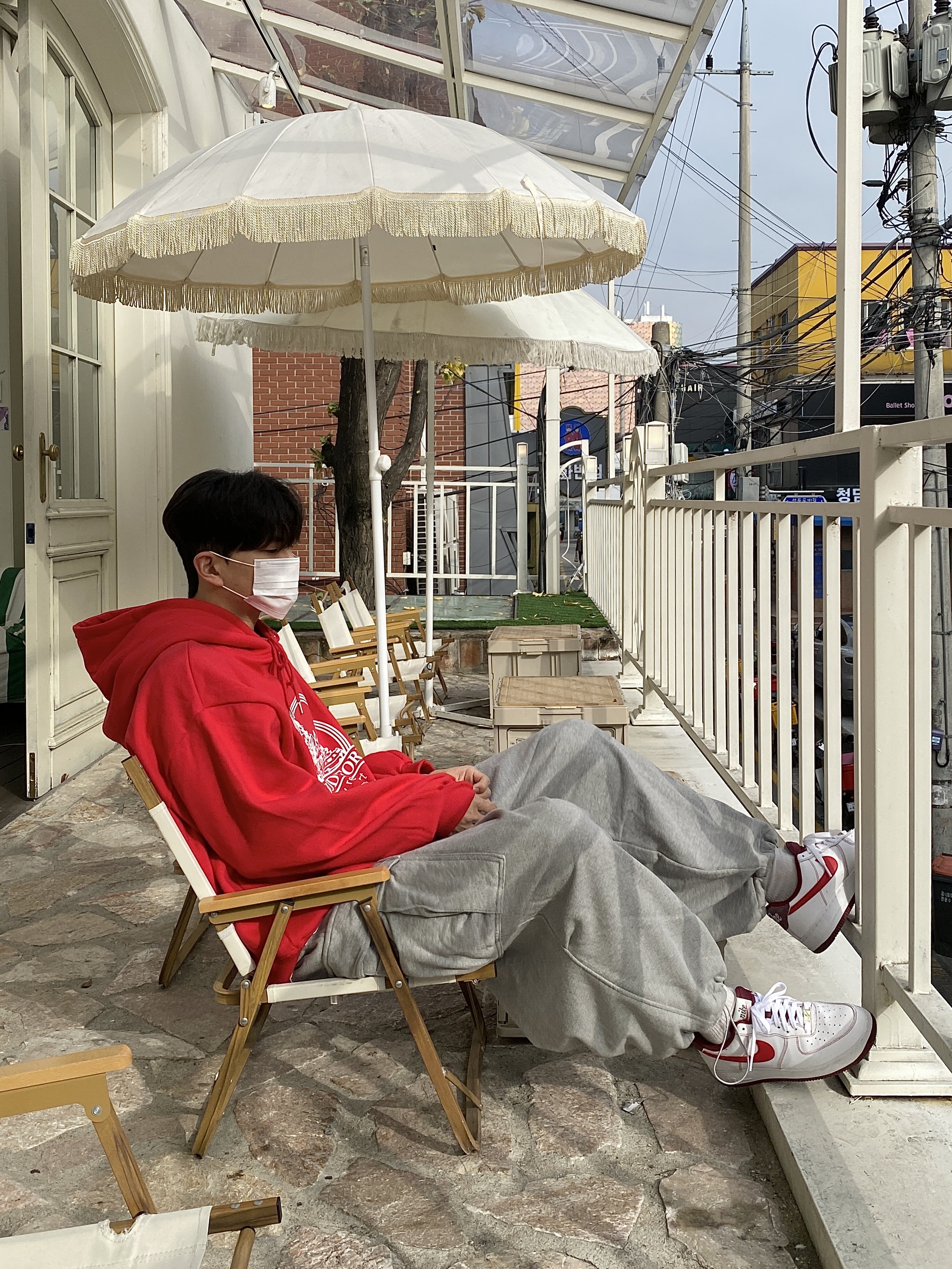 Nike Air Force 1 Low White Red Midsole 착용 스타일 - 4