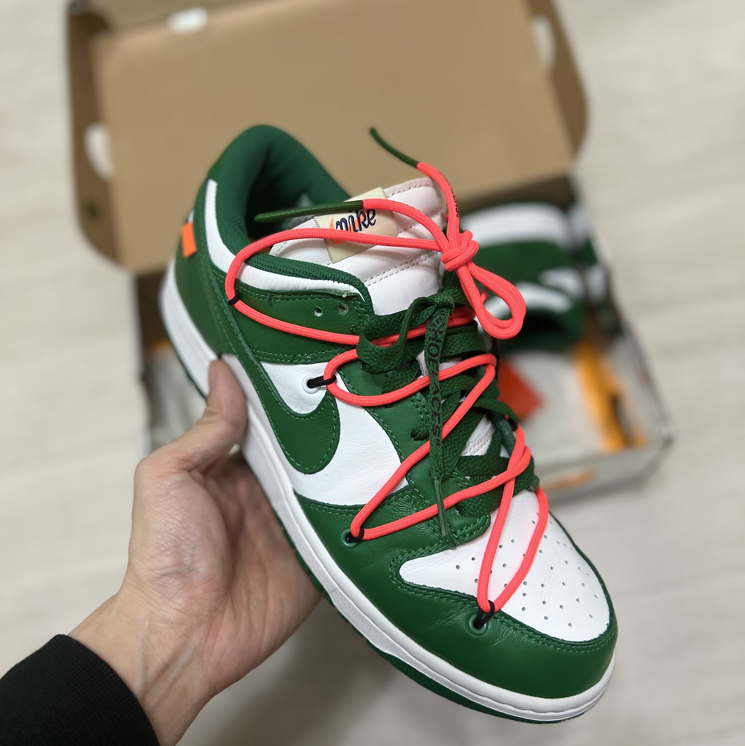 Nike x Off-White Dunk Low Pine Green 착용 스타일 - 1
