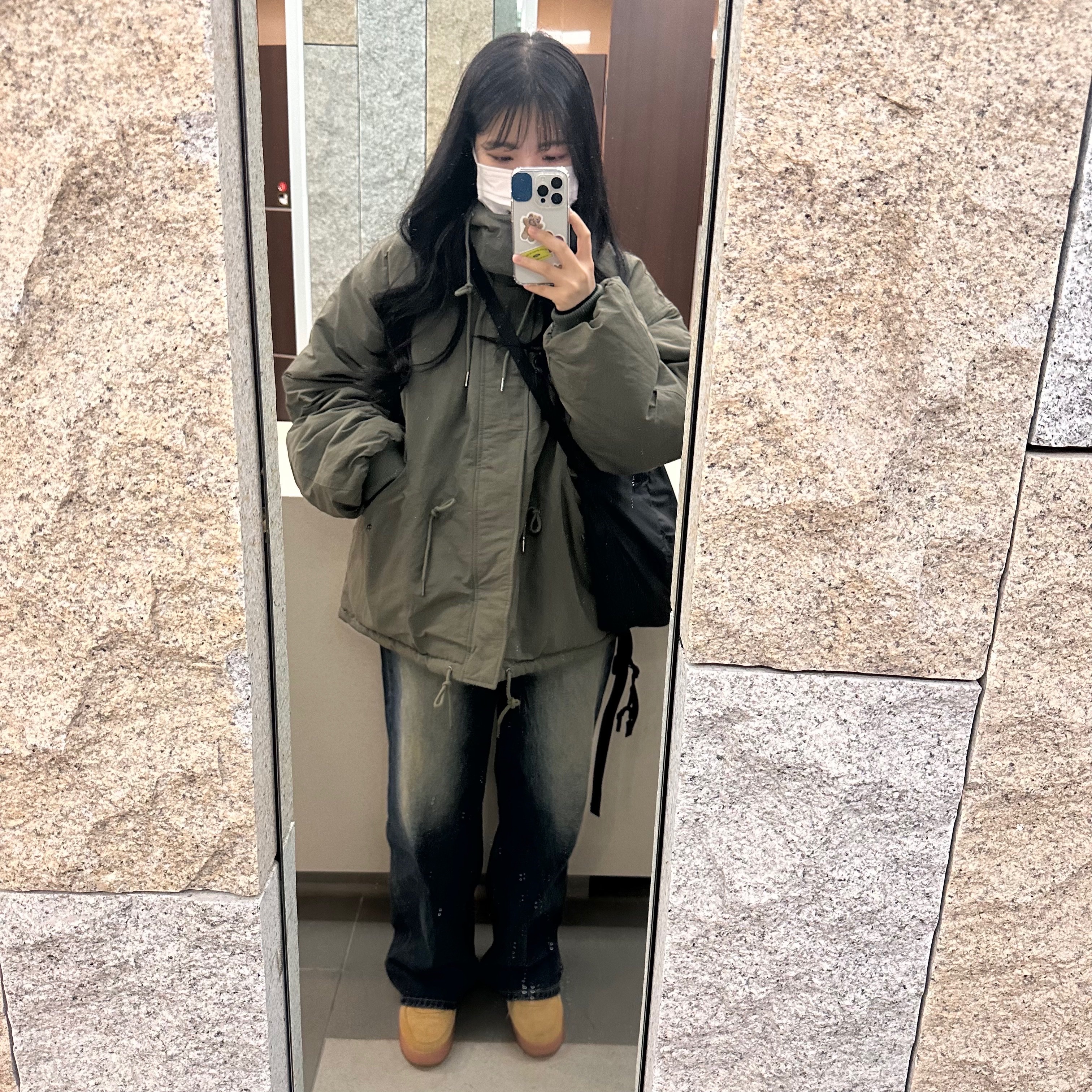 Arc'teryx Index 15 Backpack Black, Nike Air Force 1 '07 WB Flax 착용 스타일