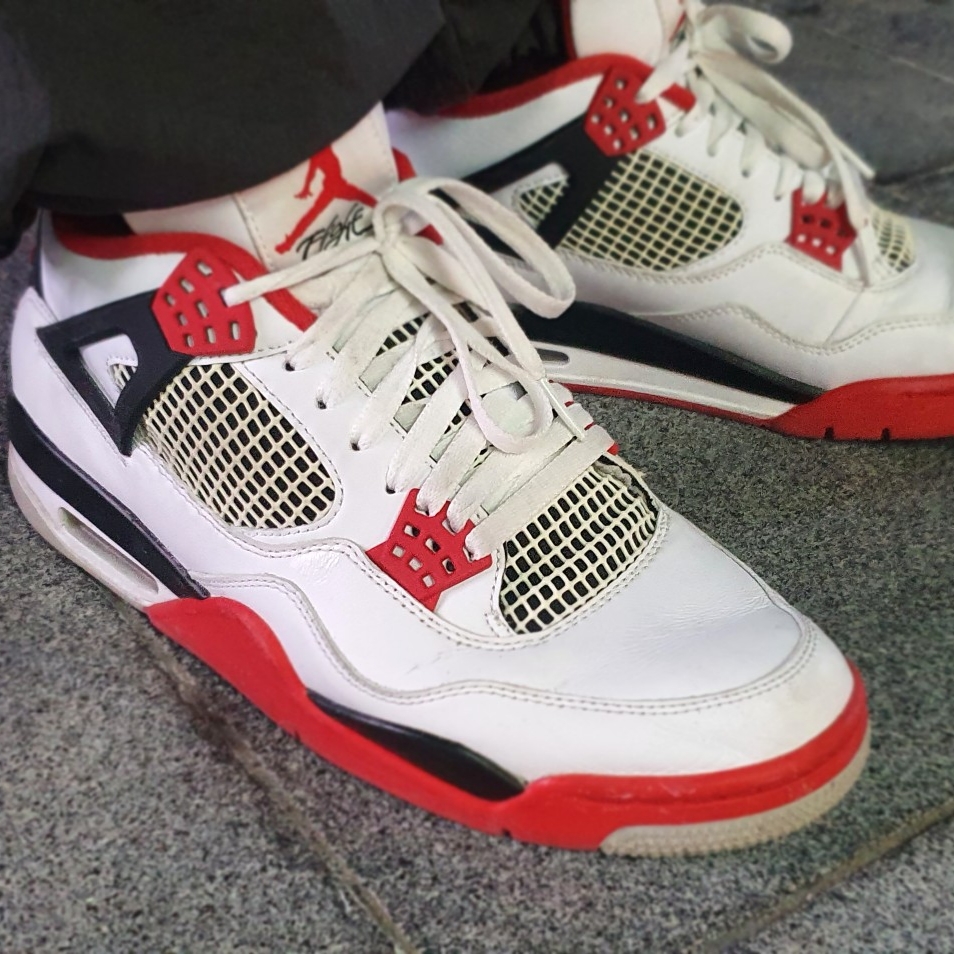 Jordan 4 Retro OG Fire Red 2020 착용 스타일 - 2