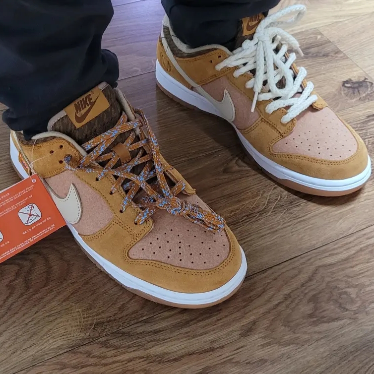 Nike Dunk Low SE Praline Desert Ochre 착용 스타일 - 1