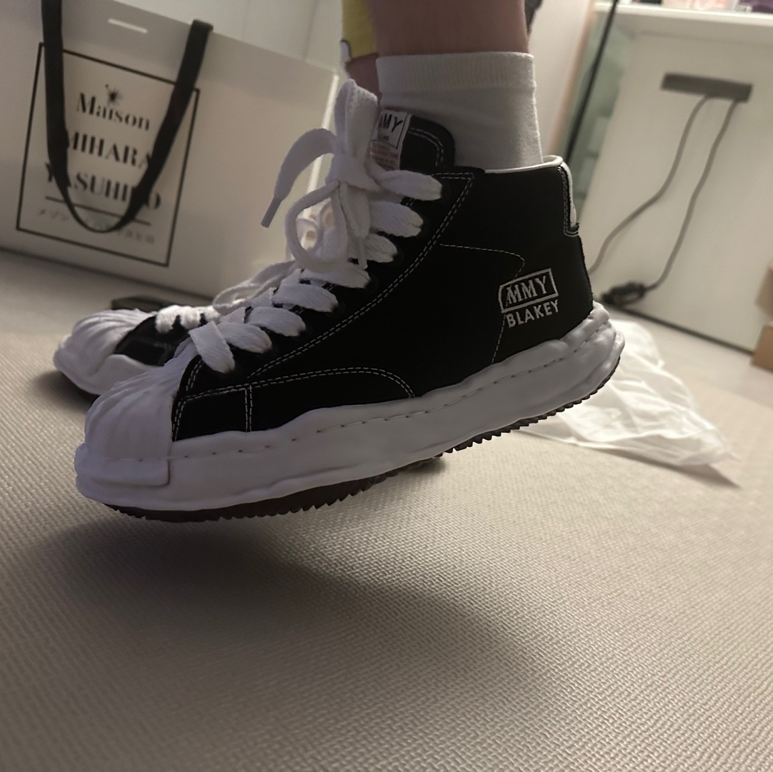 Maison Mihara Yasuhiro Blakey OG Sole Canvas High-top Sneakers Black 착용 스타일 - 2