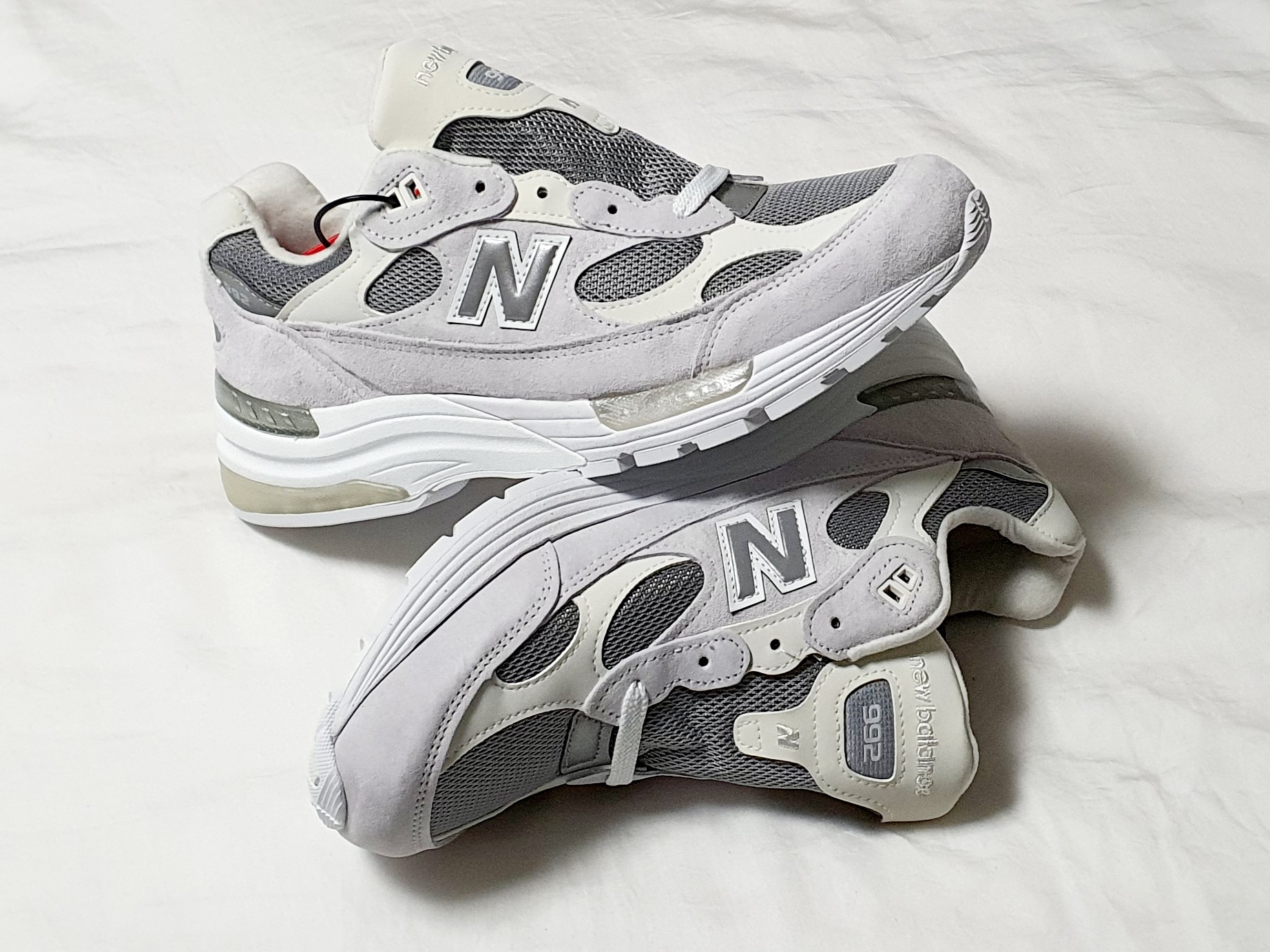 New Balance 992 Made in USA White Silver 착용 스타일 - 3