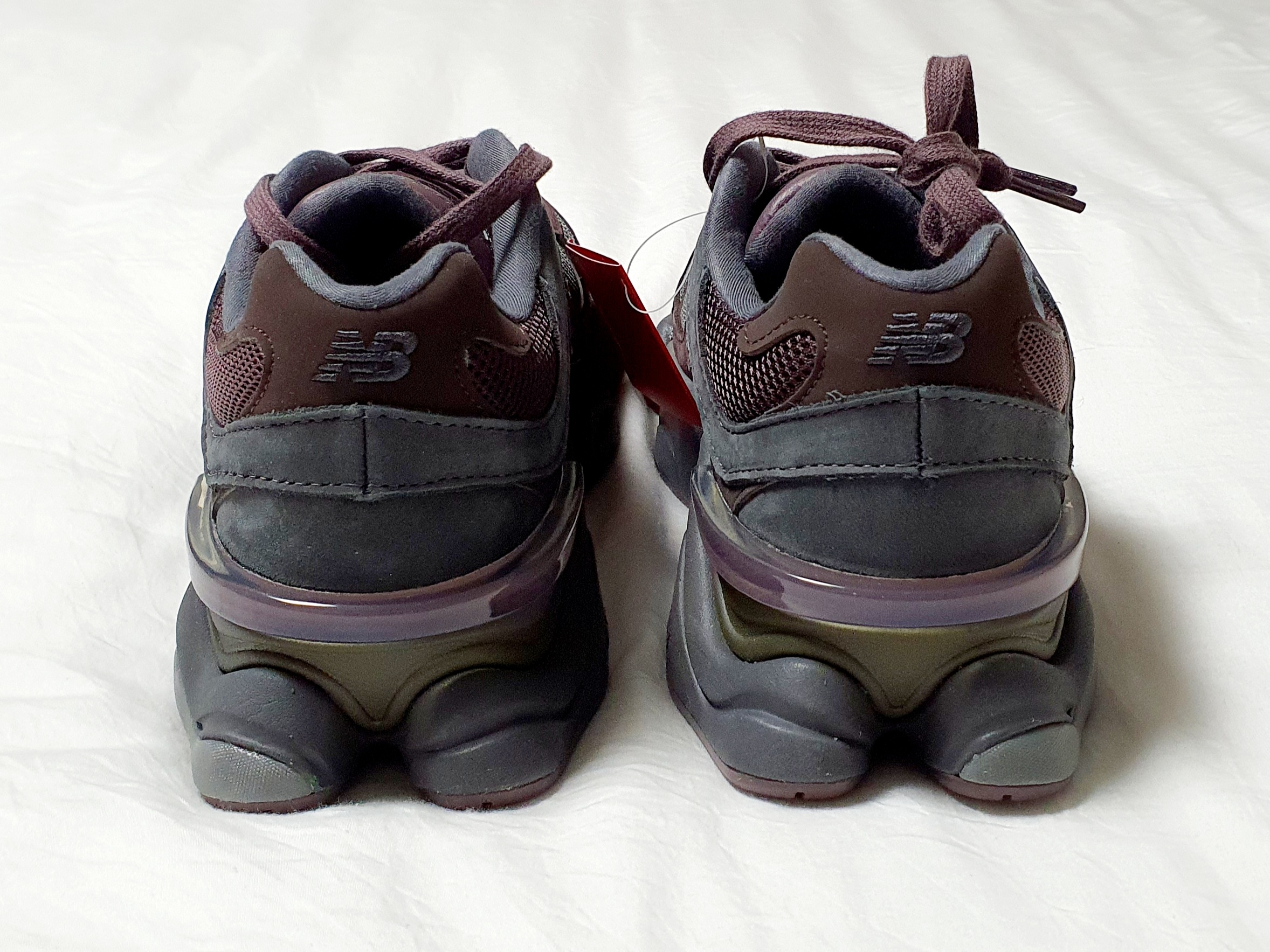 New Balance 9060 Truffle Rich Earth 착용 스타일 - 5