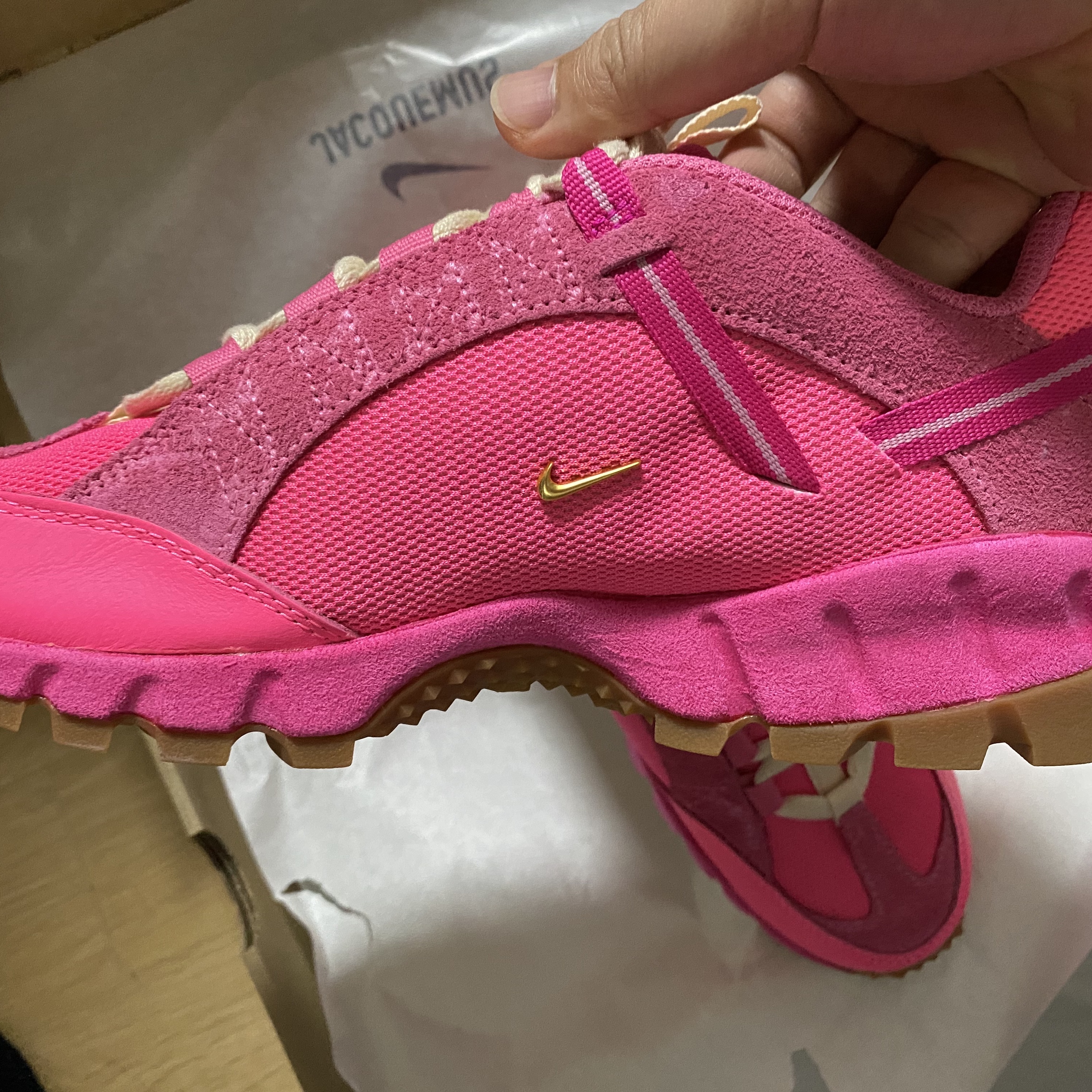 Nike x Jacquemus Air Humara LX Pink Flash 착용 스타일 - 2