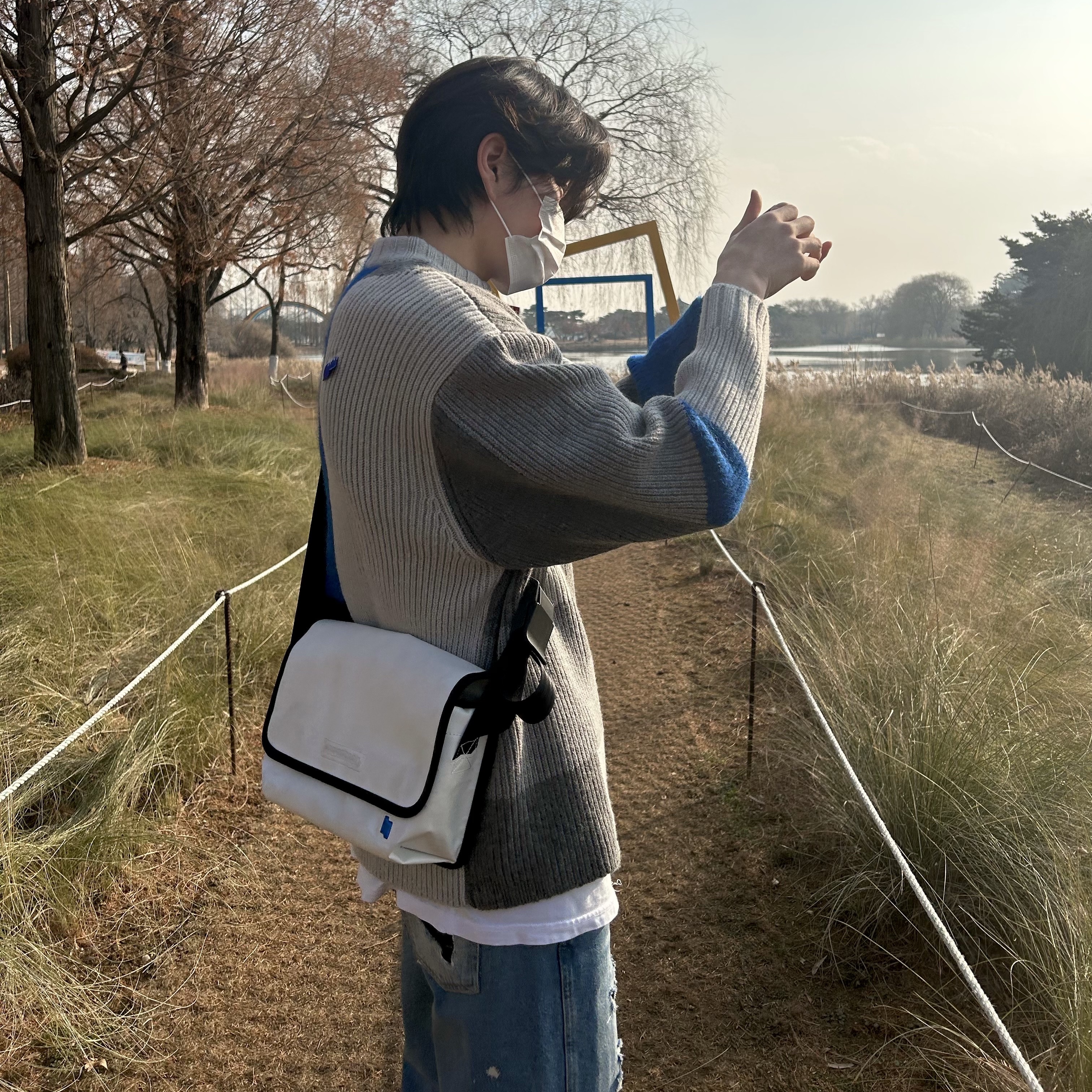 Zara x Ader Error Patchwork Oversize Knit Sweater Multicolor, Zara x Ader Error Patchwork Jeans Blue 착용 스타일 - 2