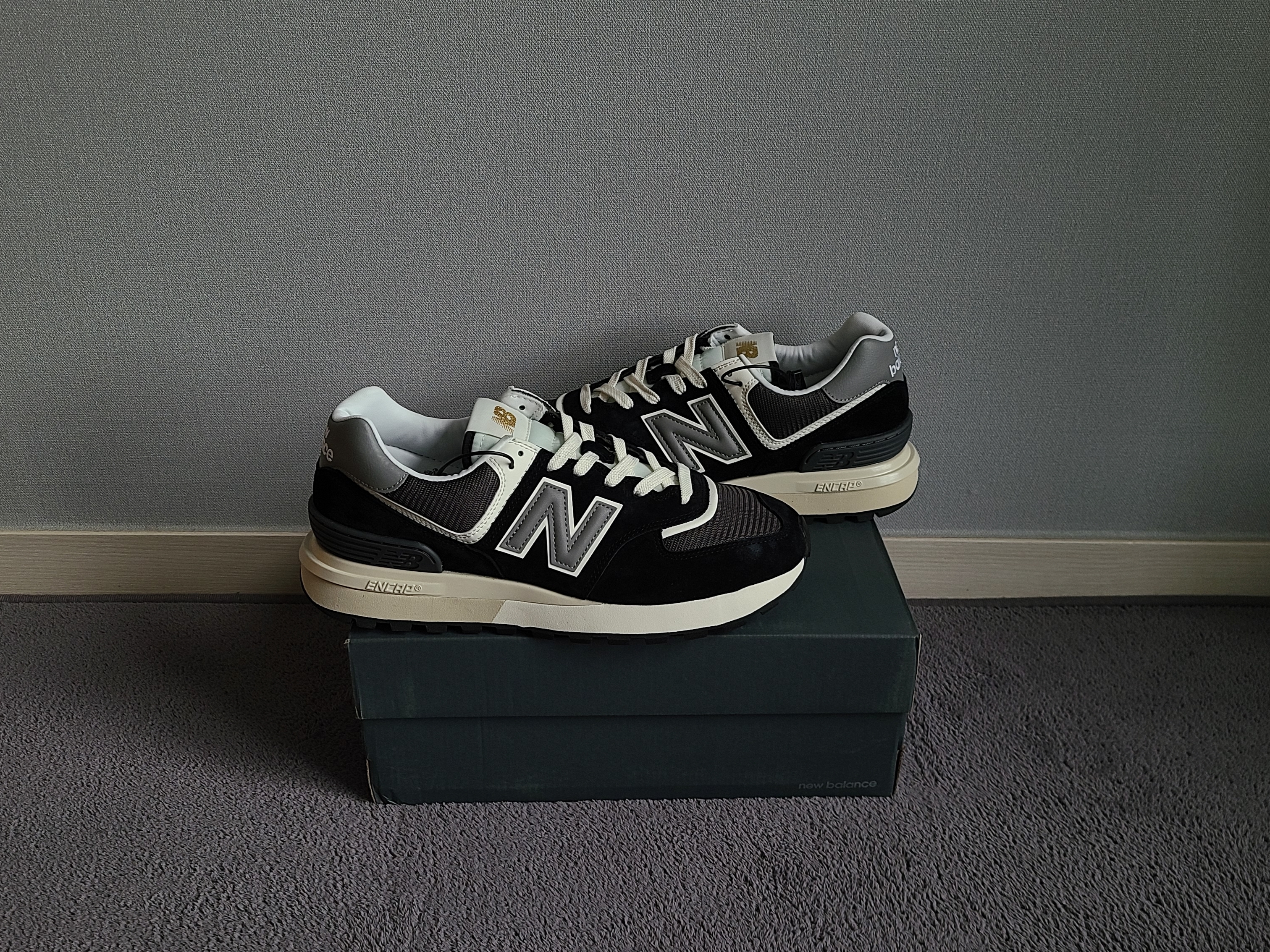 New Balance 574 Legacy Black 착용 스타일 - 3