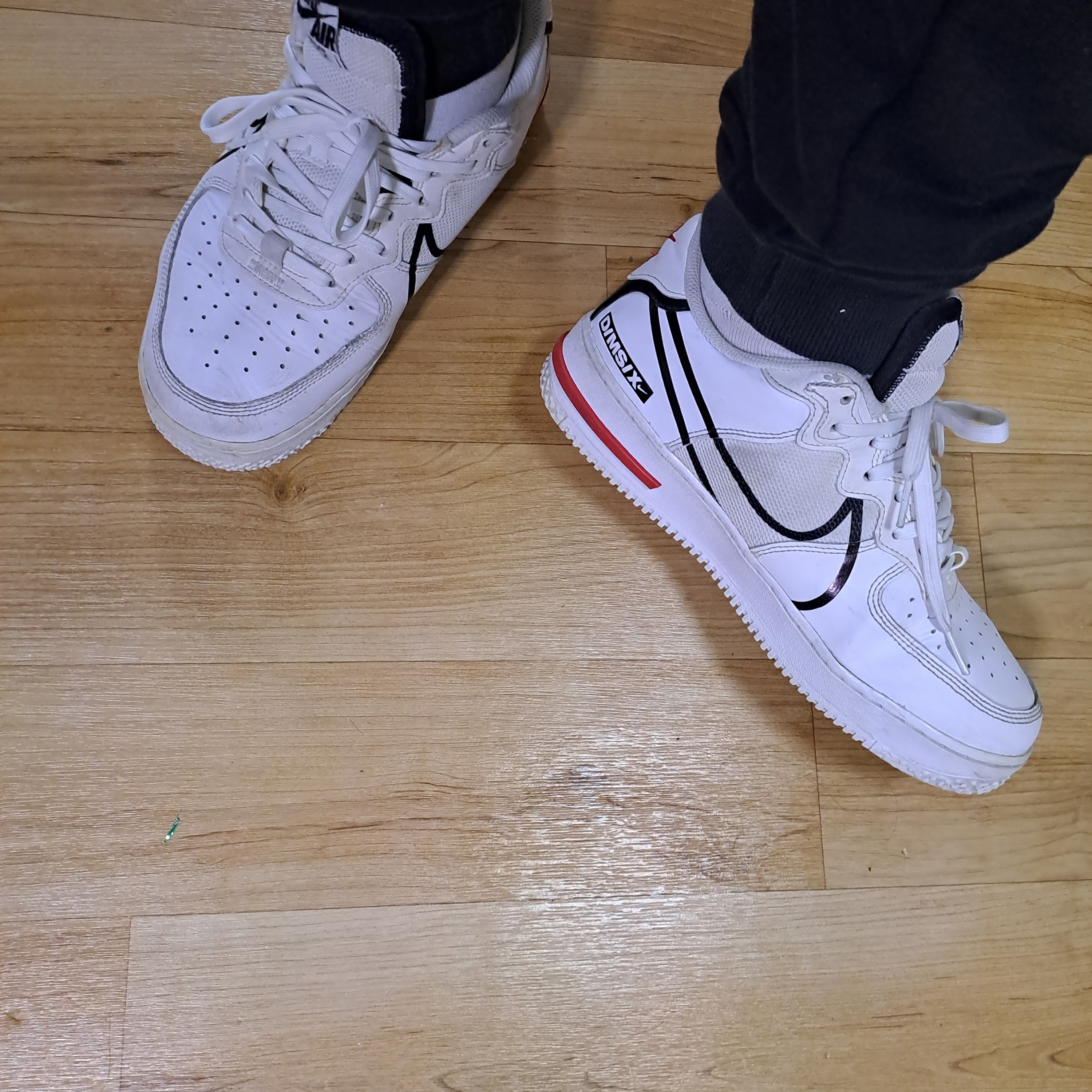 Nike Air Force 1 React White Black Red 착용 스타일