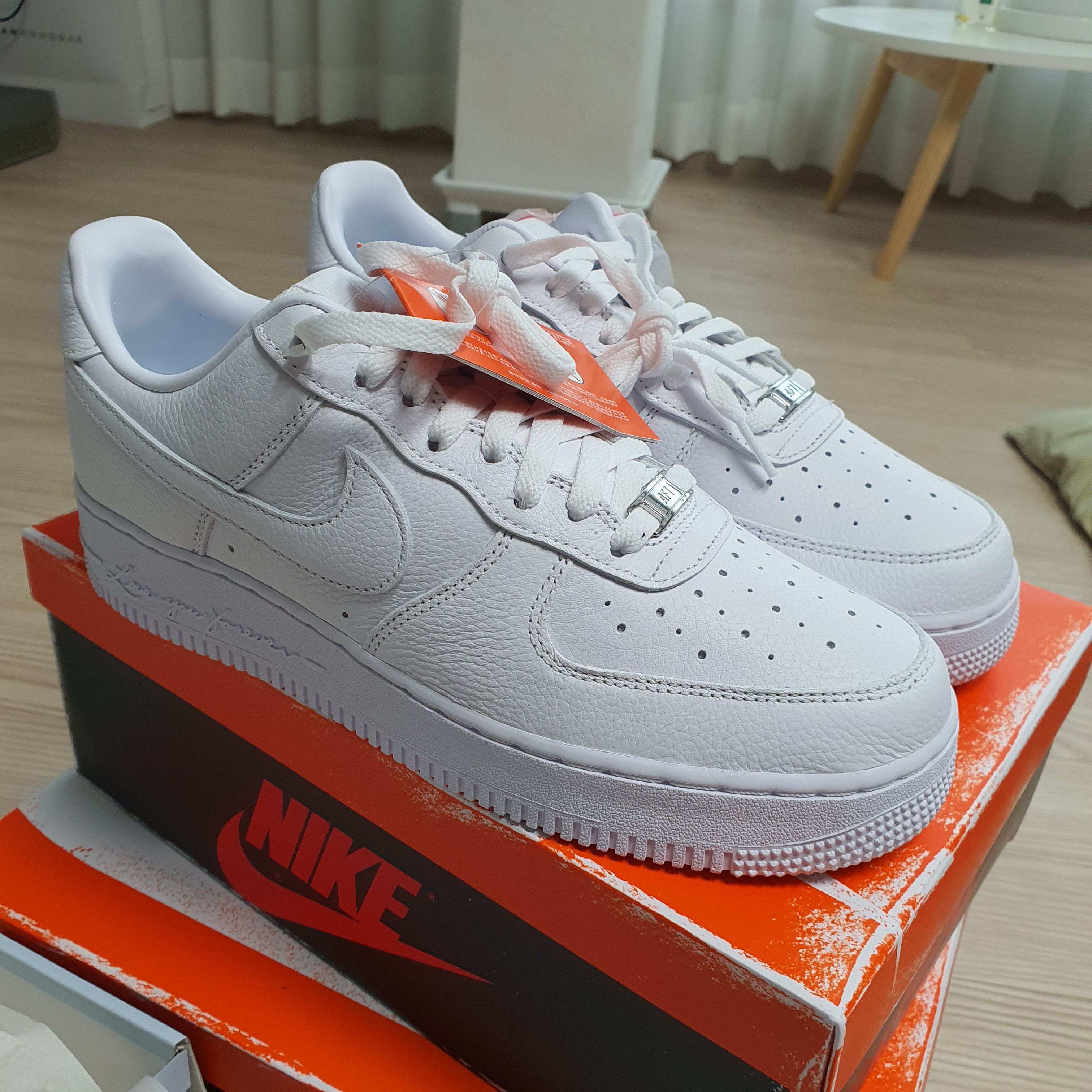 Nike x Drake Nocta Air Force 1 Low SP Certified Lover Boy White, Jordan 1 Retro High OG Chicago 2022 착용 스타일 - 2