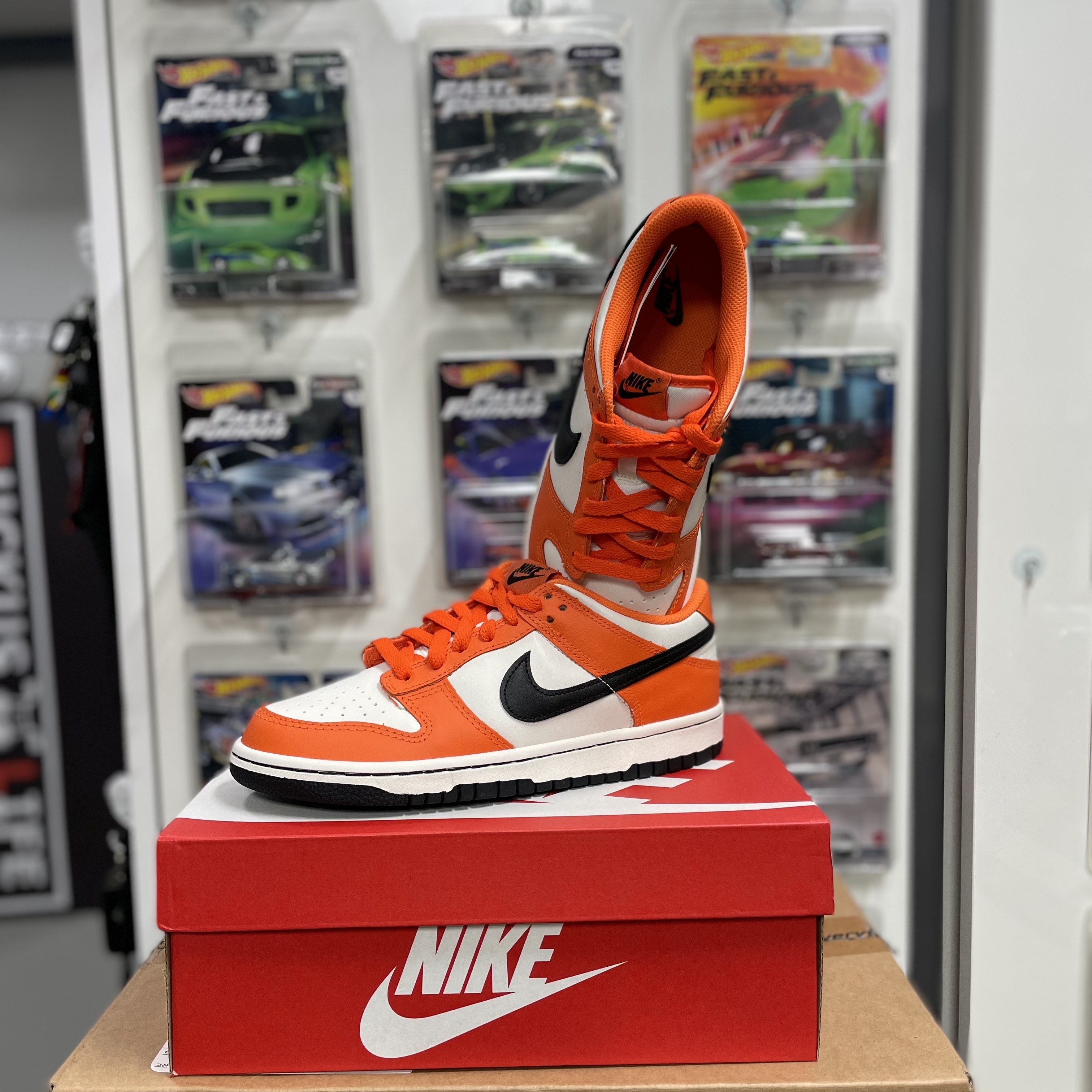 (GS) Nike Dunk Low Safety Orange 착용 스타일 - 1