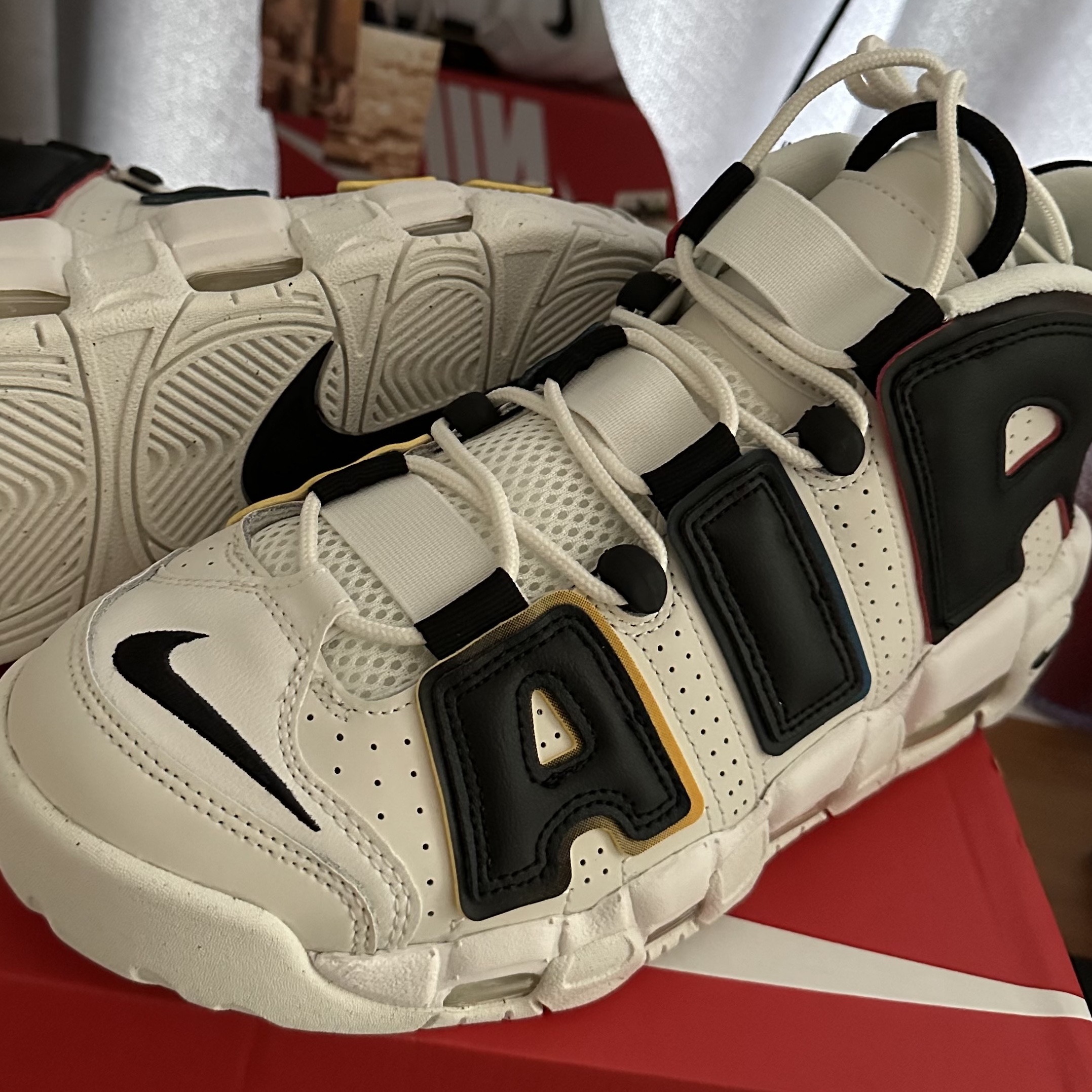 Nike Air More Uptempo 96 Trading Cards 착용 스타일 - 2