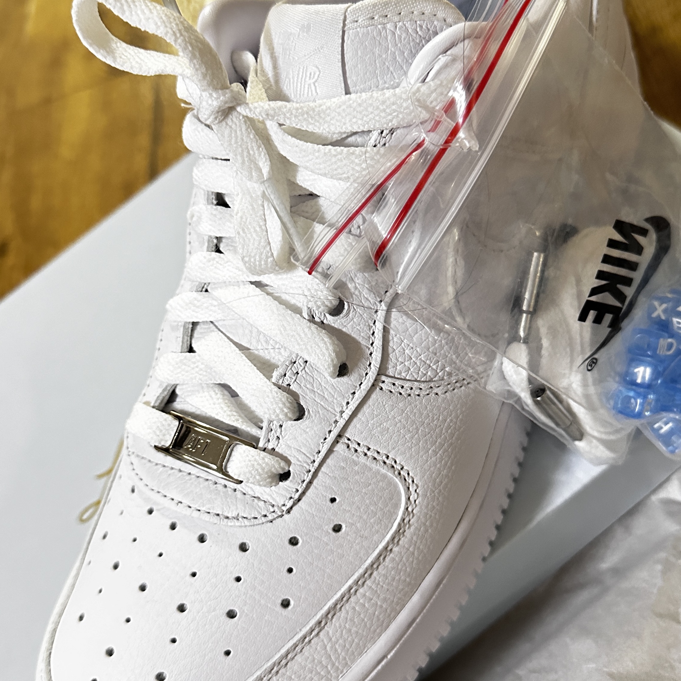 Nike x Drake Nocta Air Force 1 Low SP Certified Lover Boy White 착용 스타일 - 3