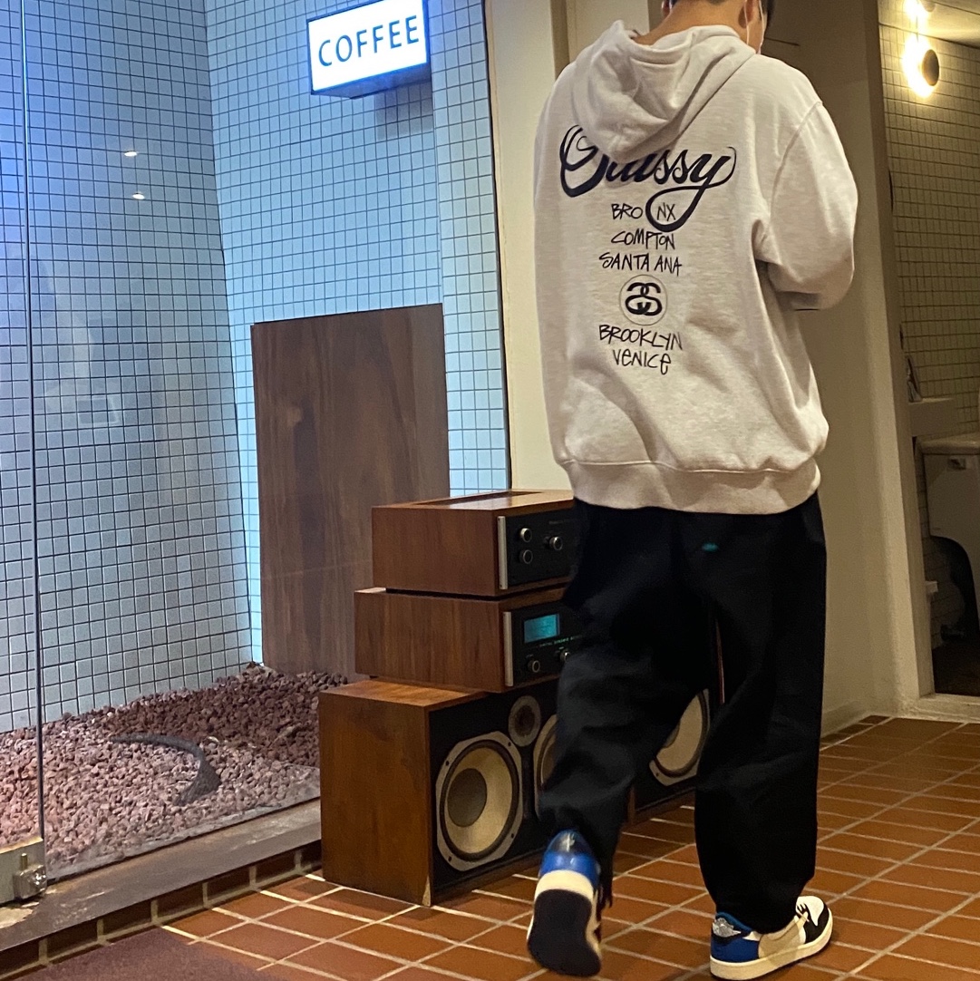 Jordan 1 x Travis Scott x Fragment Retro Low OG SP Military Blue, Stussy World Tour Hoodie Ash Heather 2021 착용 스타일