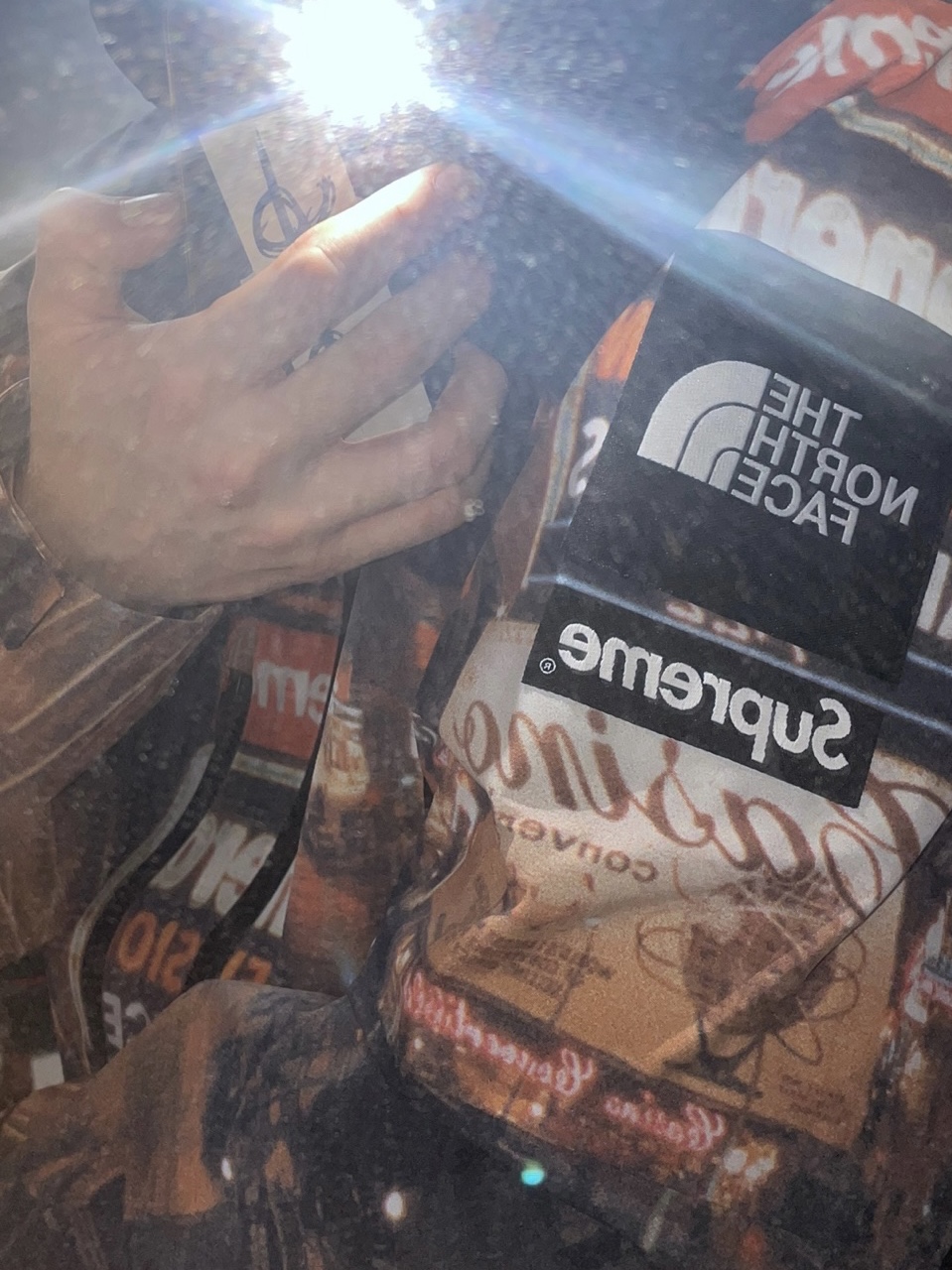 Supreme x The North Face Taped Seam Shell Jacket Times Square - 22FW 착용 스타일 - 1