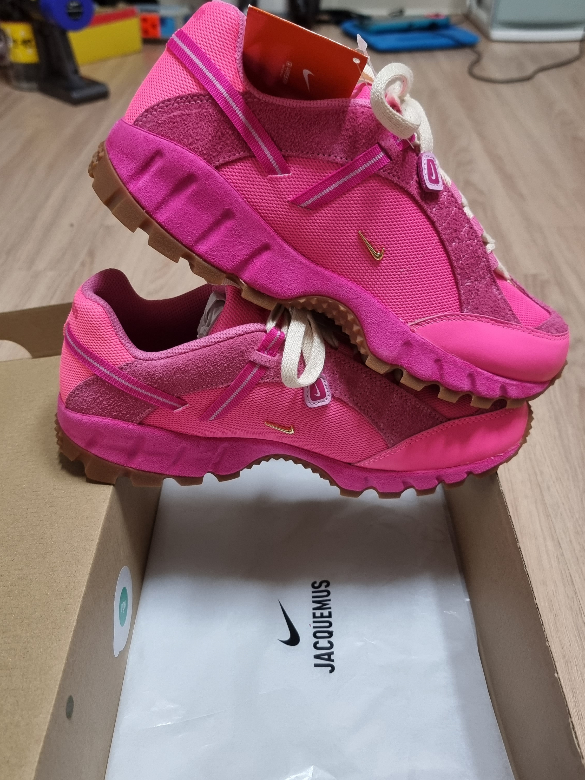 Nike x Jacquemus Air Humara LX Pink Flash 착용 스타일 - 2