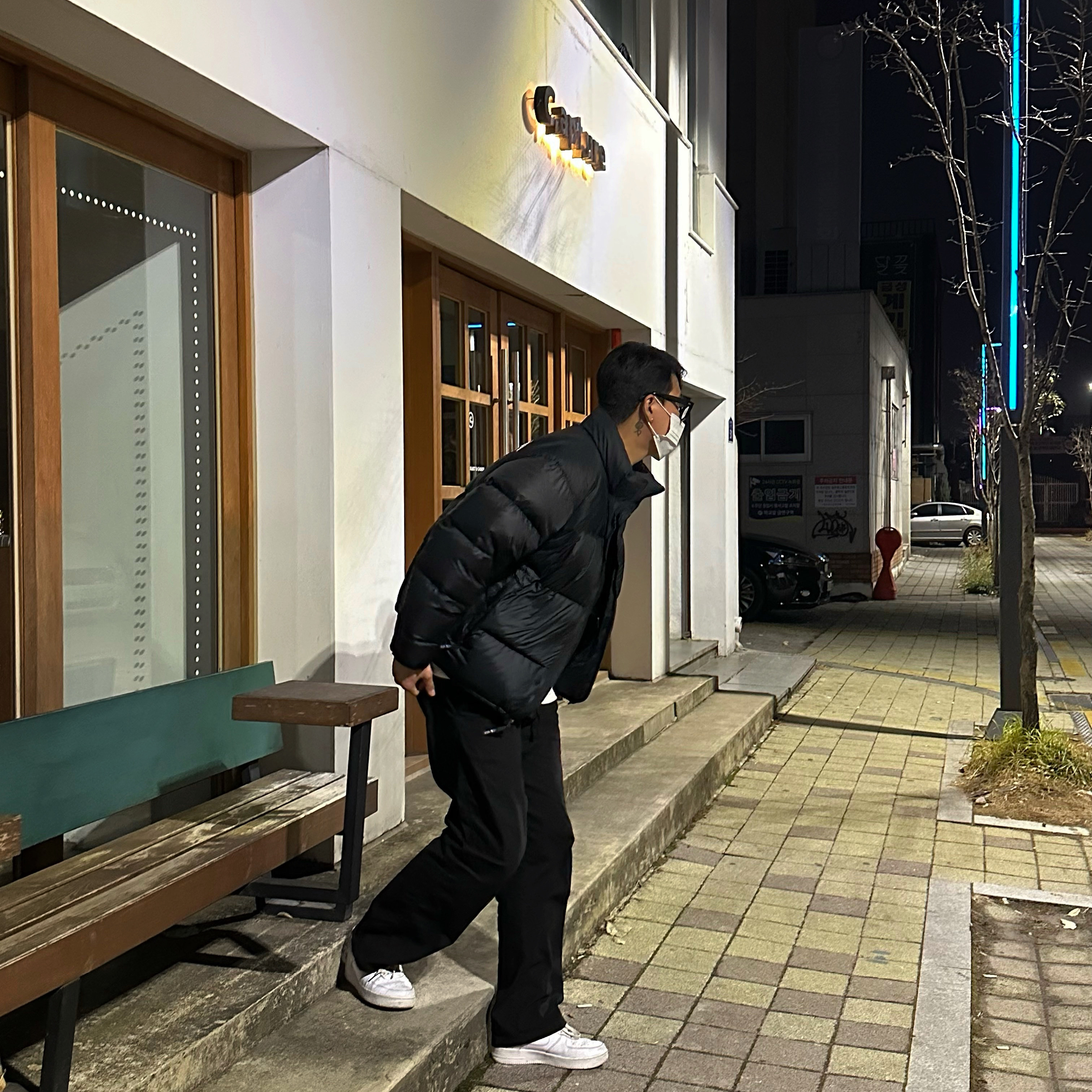 The North Face 1996 Eco Nuptse Jacket Black, Nike Air Force 1 '07 Low White 착용 스타일 - 1