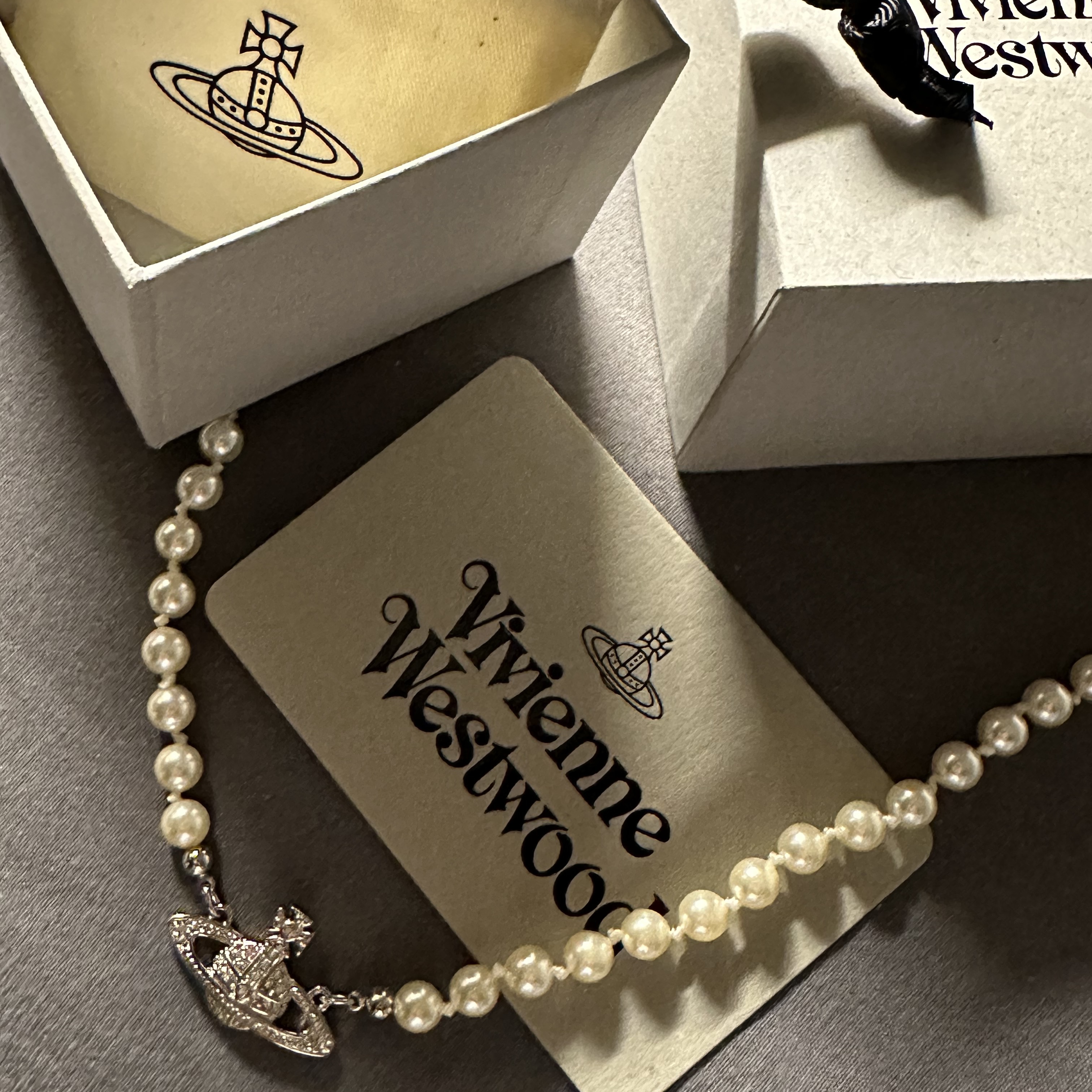 Vivienne Westwood Mini Pearl Bas Relief Necklace Silver 착용 스타일