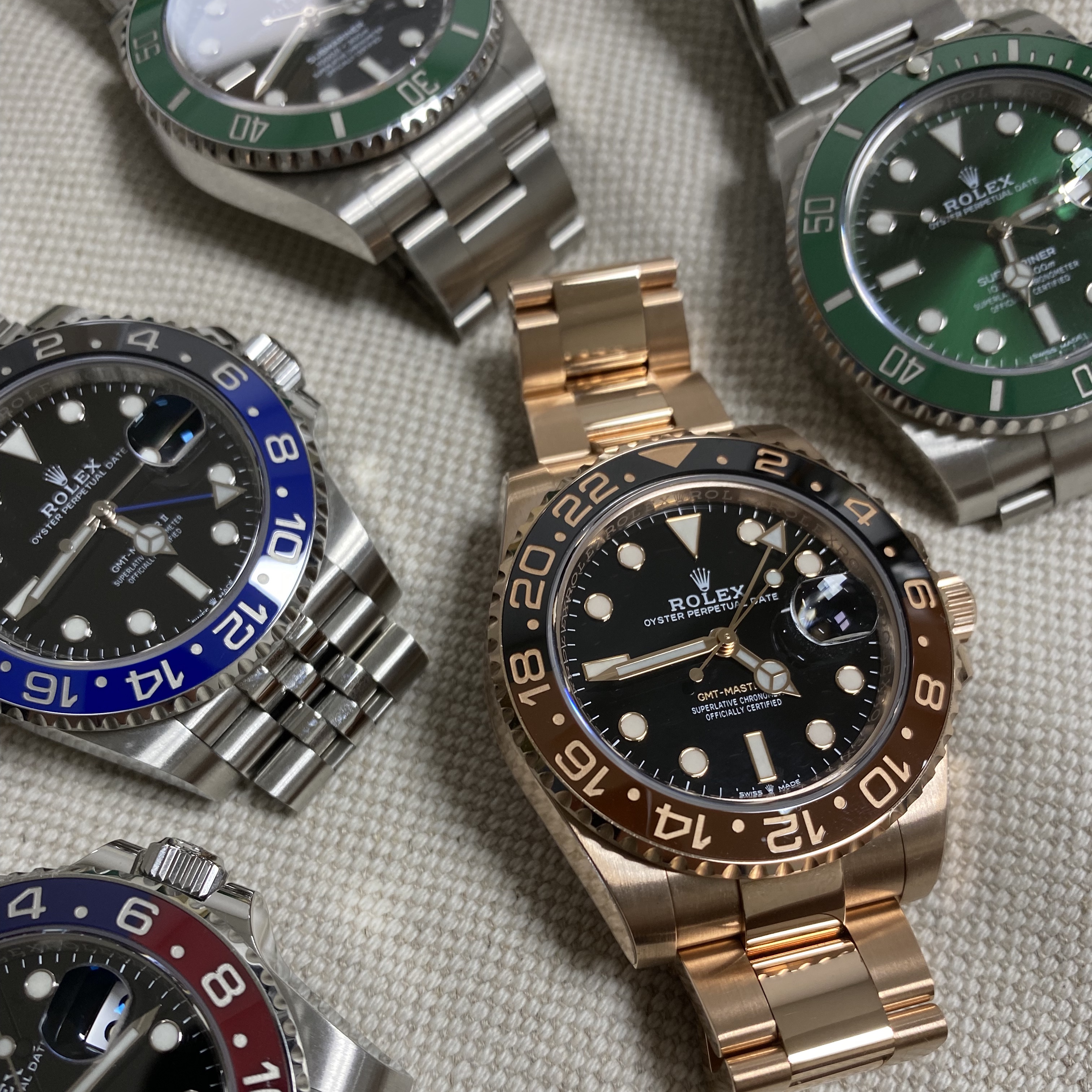 Rolex GMT-Master II 40mm 126710BLNR Black Jubilee, Rolex GMT-Master II 40mm 126710BLRO Black Jubilee 착용 스타일