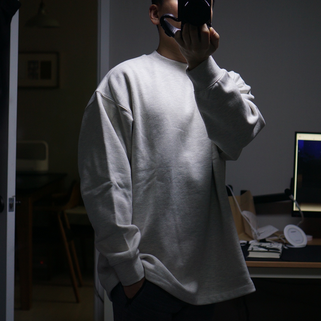 Essentials The Core Collection Relaxed Crewneck Sweatshirt Dark Oatmeal 착용 스타일