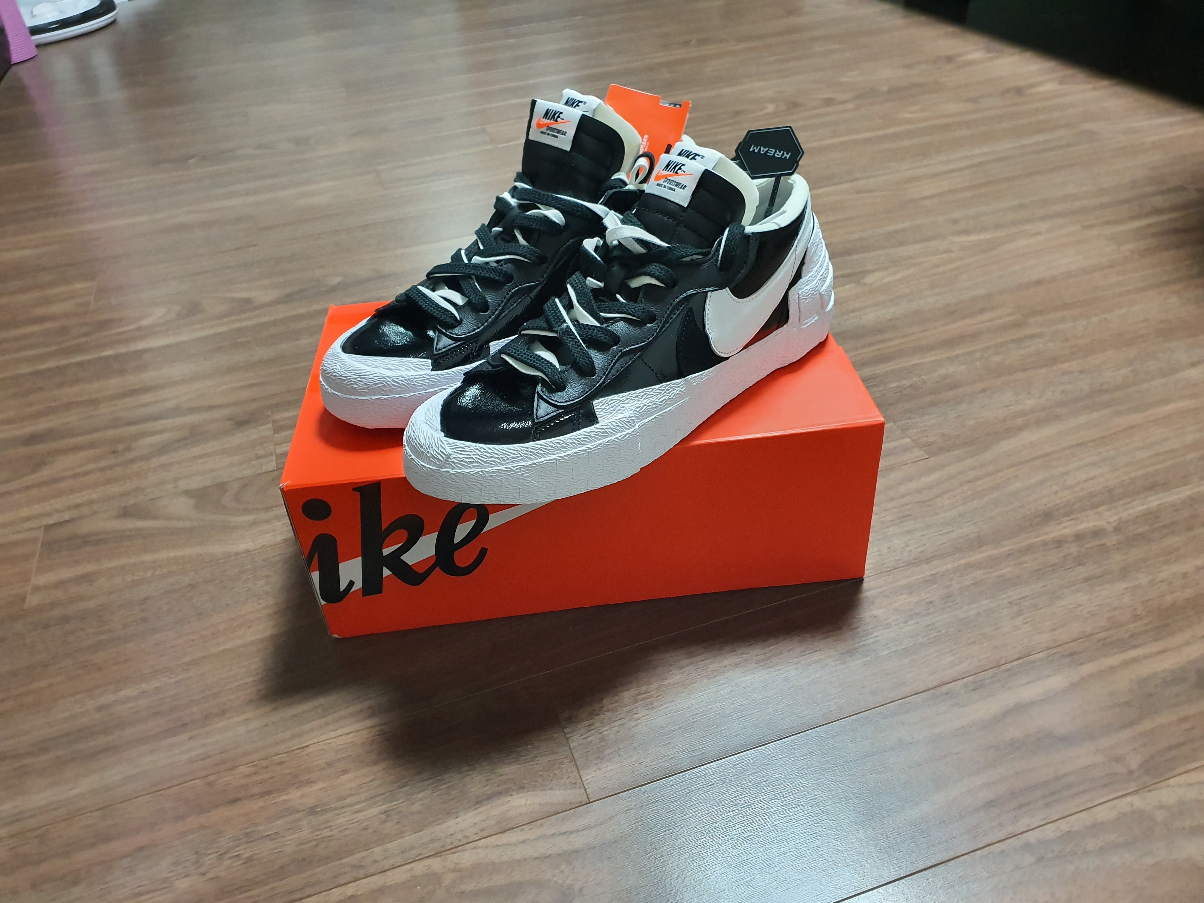 Nike x Sacai Blazer Low Black Patent Leather 착용 스타일