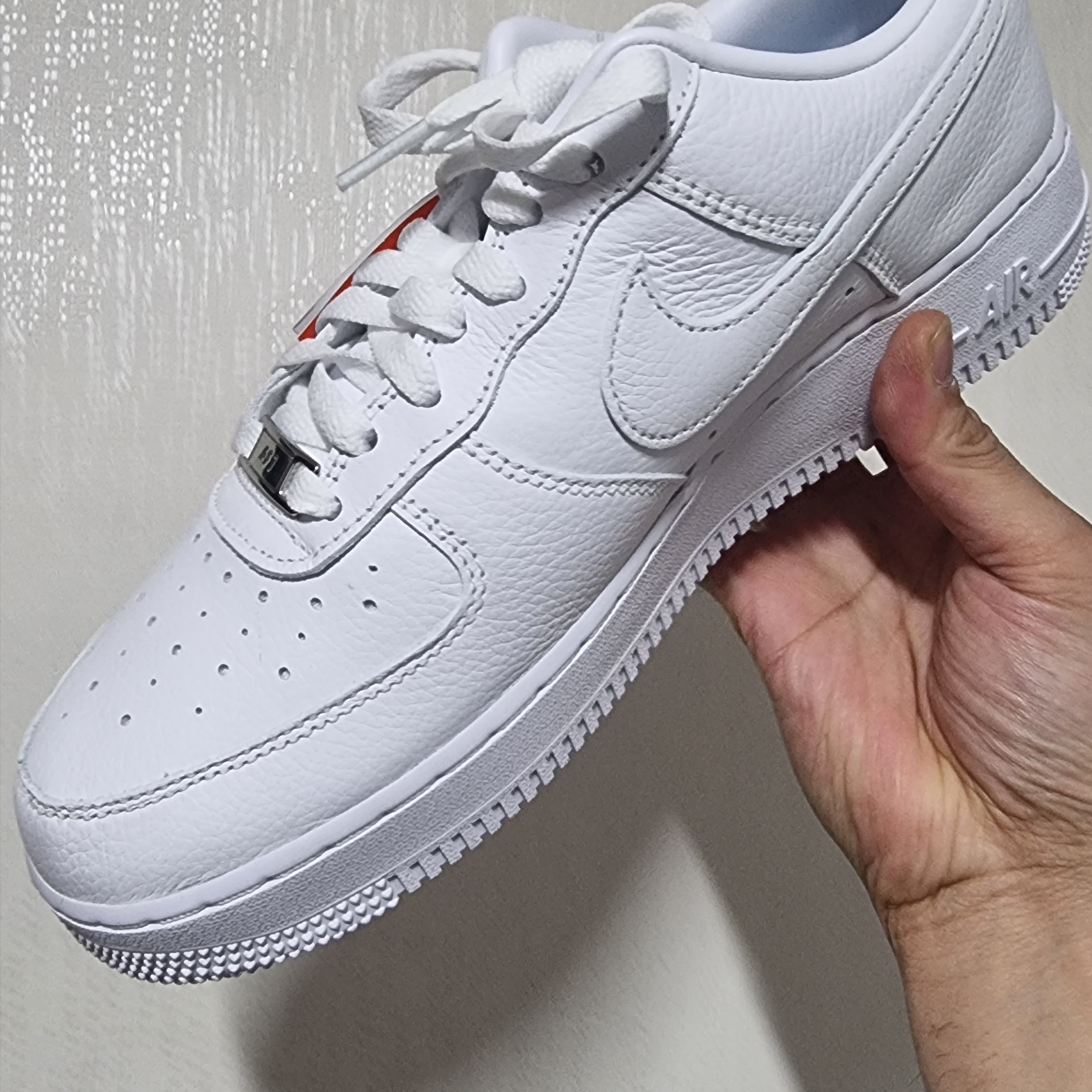 Nike x Drake Nocta Air Force 1 Low SP Certified Lover Boy White 착용 스타일 - 2