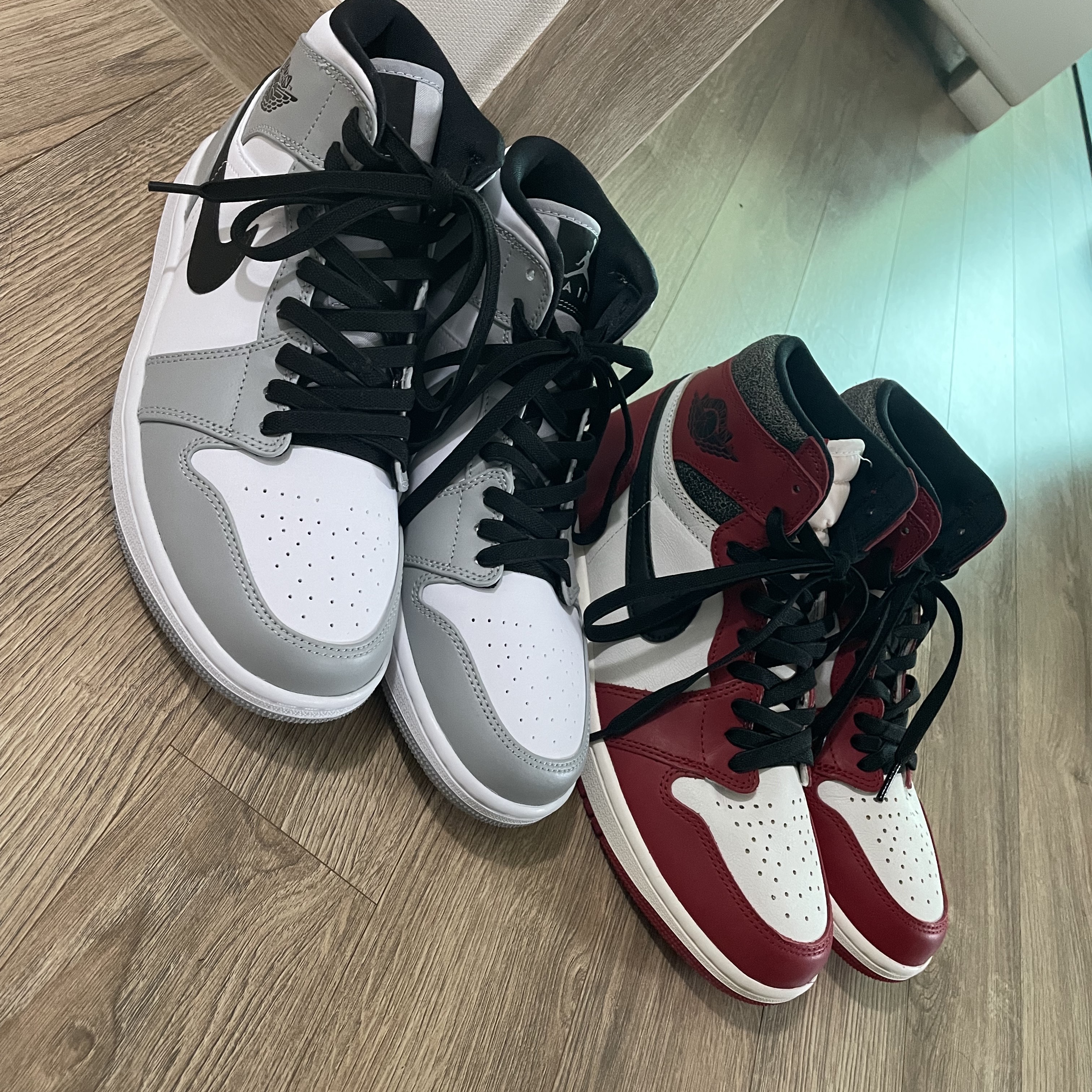 Jordan 1 Retro High OG Chicago 2022, Jordan 1 Mid Light Smoke Grey 착용 스타일 - 2