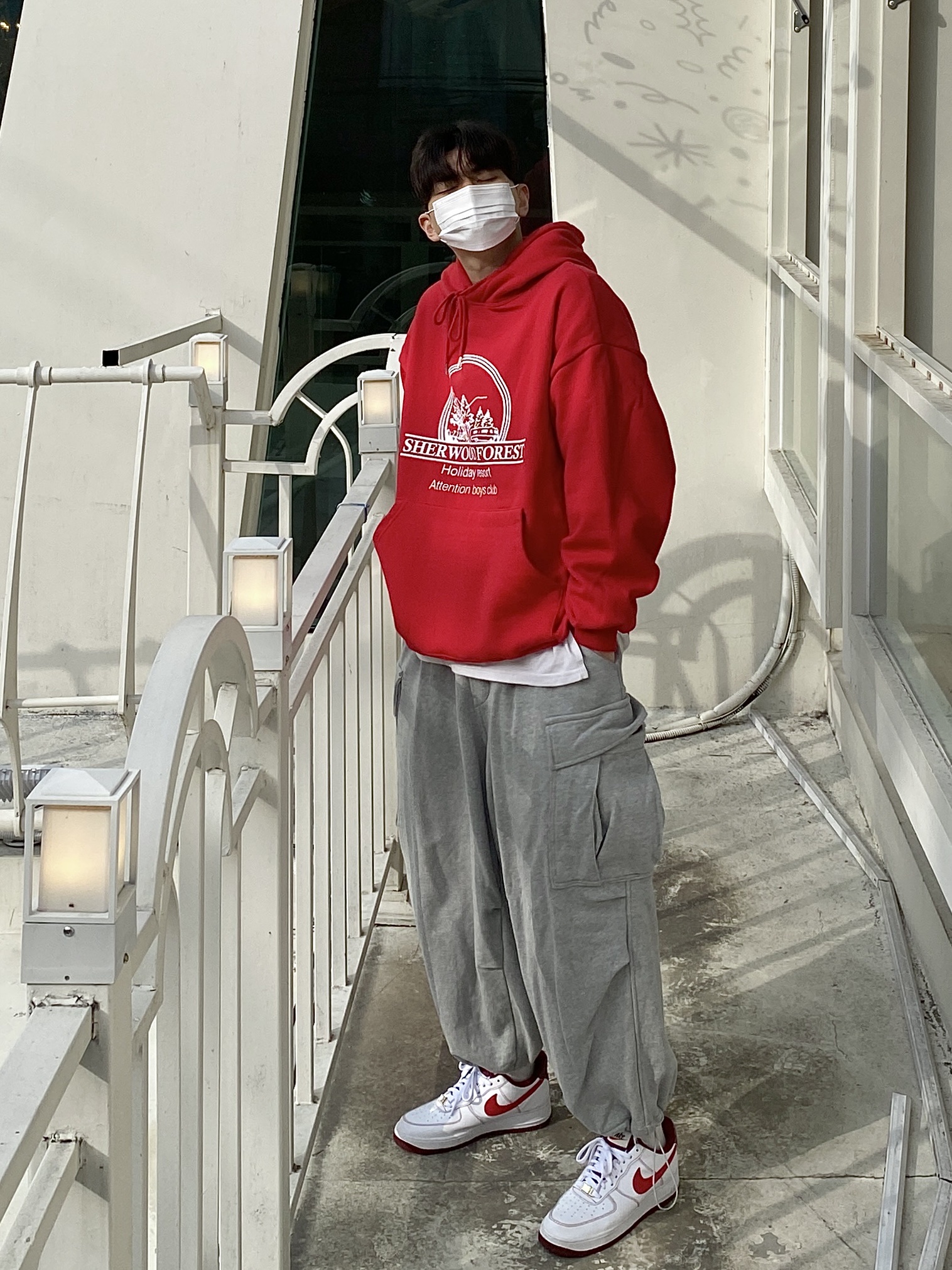 Nike Air Force 1 Low White Red Midsole 착용 스타일 - 2
