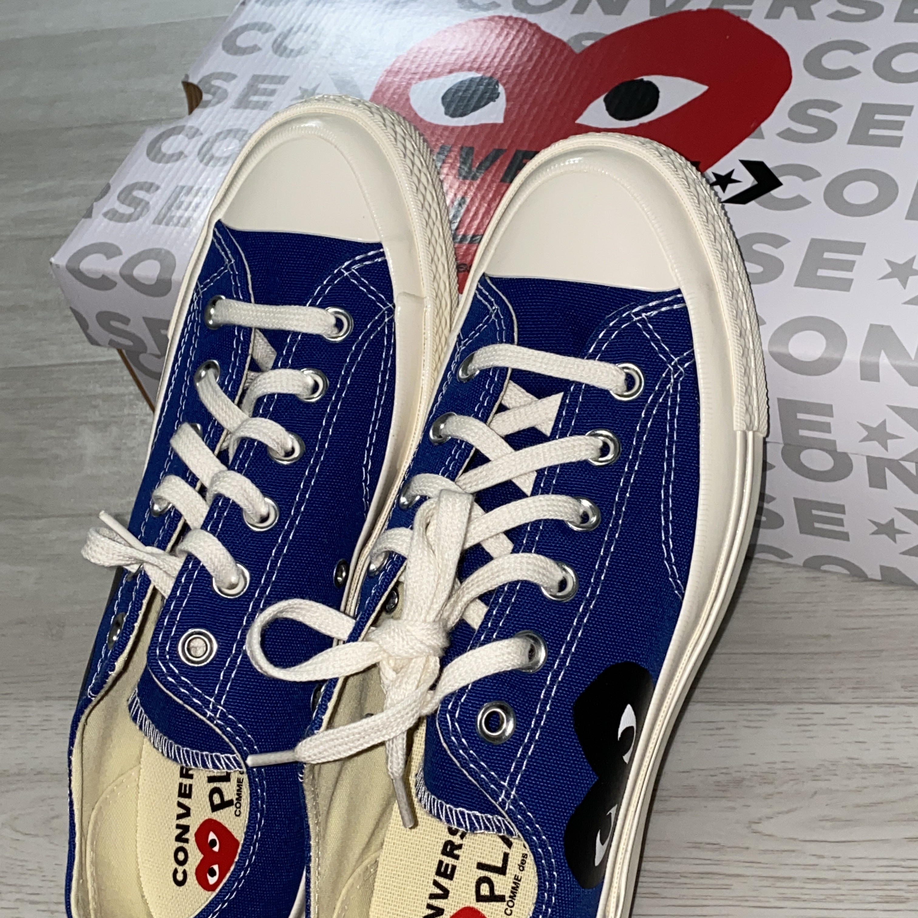 Converse x Play Comme des Garcons Chuck 70 Ox Blue Quartz 착용 스타일 - 2