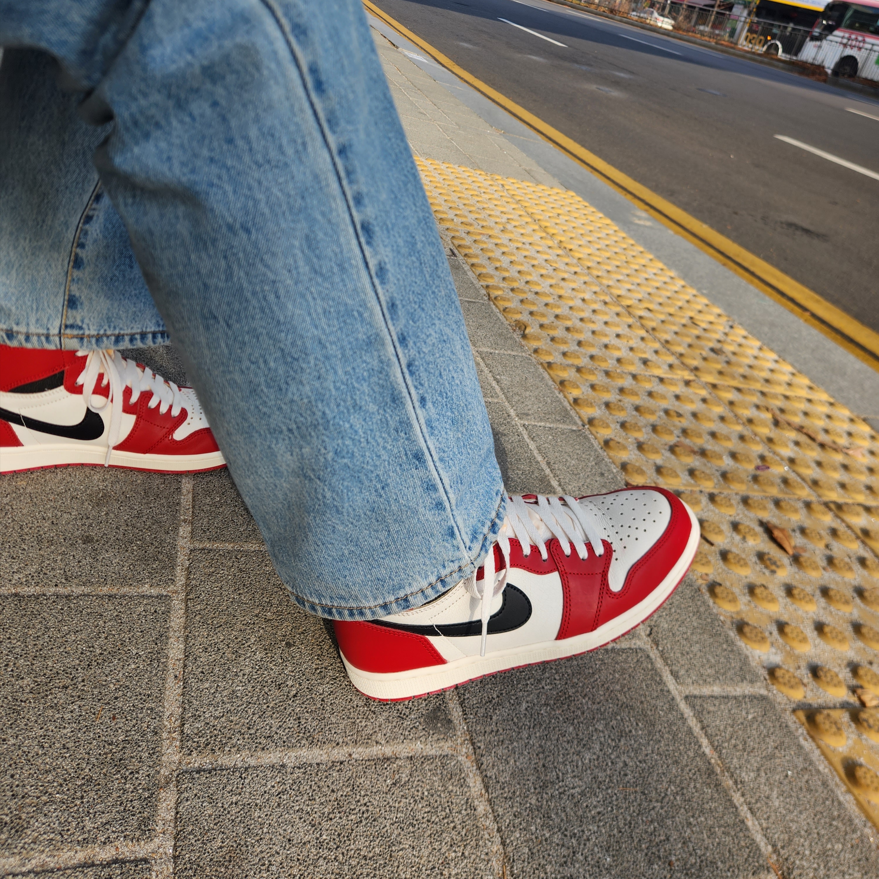 Jordan 1 Retro High OG Chicago 2022 착용 스타일 - 3