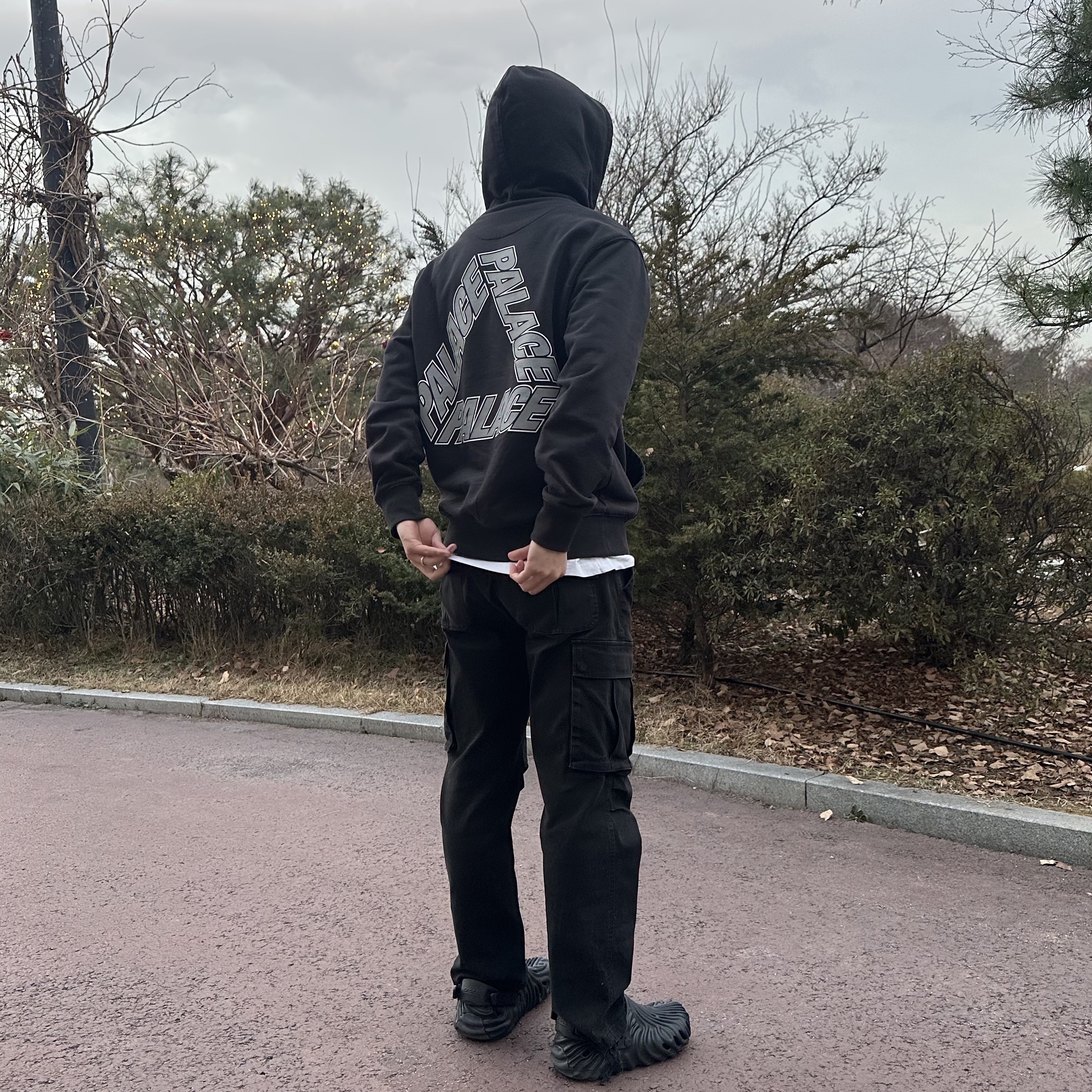 Crocs x Salehe Bembury Pollex Clog Sasquatch, Palace P3 Team Hood Black - 20FW 착용 스타일 - 1