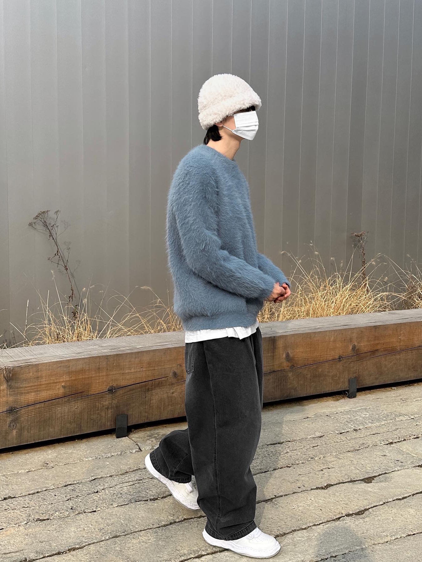 Maison Mihara Yasuhiro Wayne OG Sole Leather Low-top Sneakers White 착용 스타일 - 5