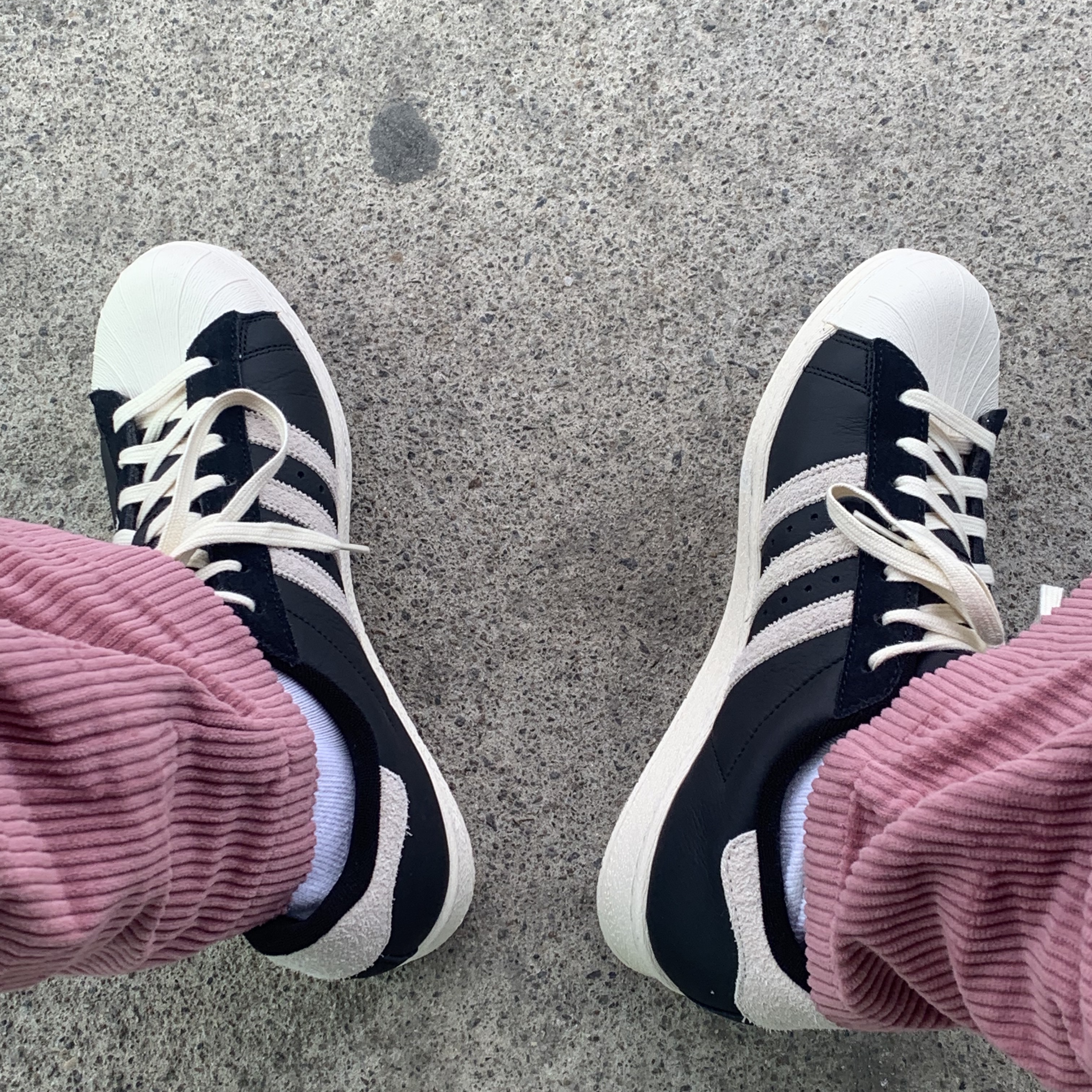 Adidas Superstar 82 Black White 착용 스타일