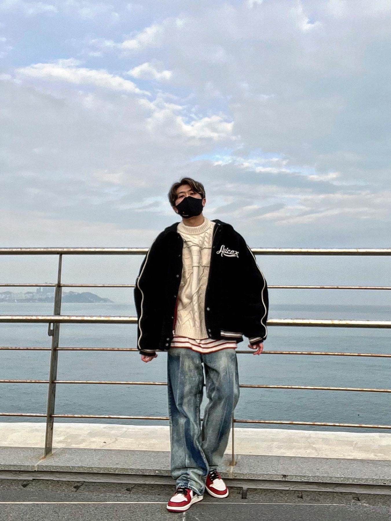 Jordan 1 Retro High OG Chicago 2022, Zara x Ader Error Patchwork Oversize Knit Sweater Cream 착용 스타일 - 3