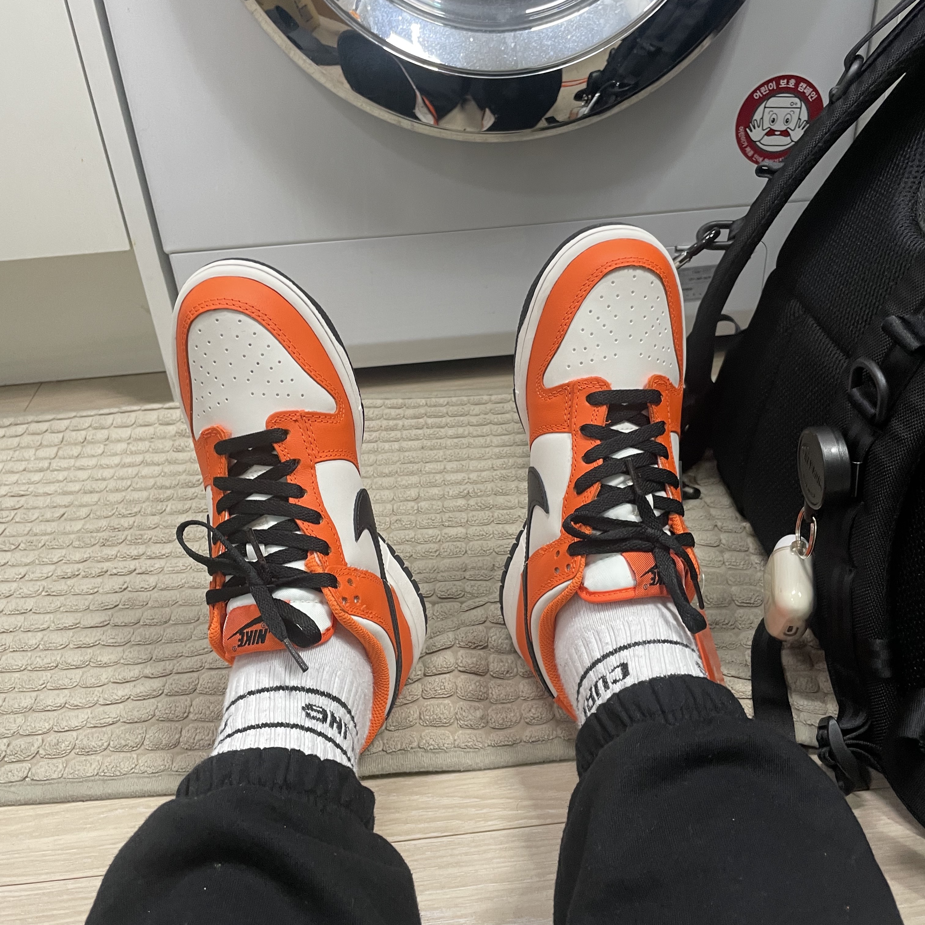 (GS) Nike Dunk Low Safety Orange 착용 스타일 - 5