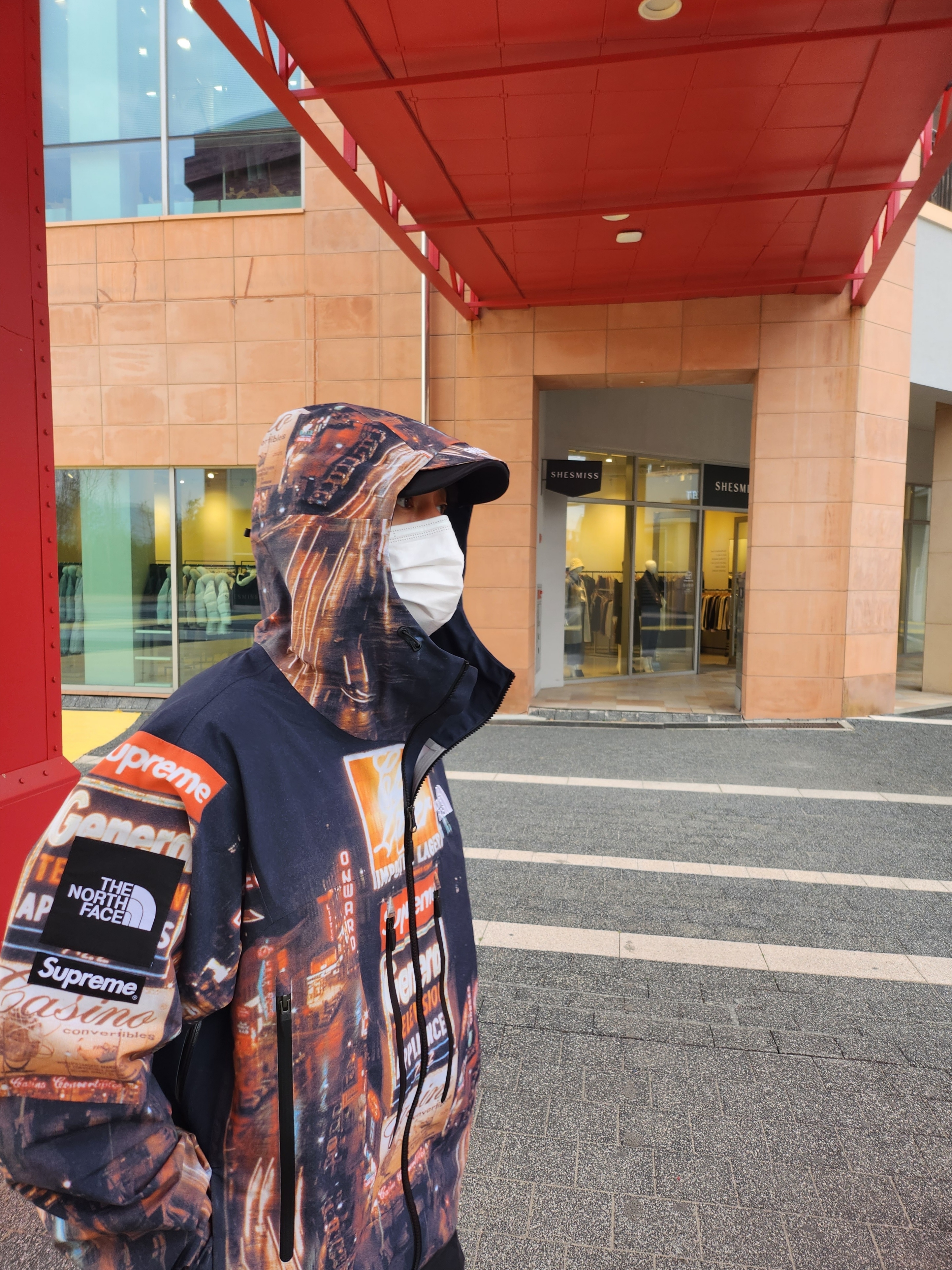Supreme x The North Face Taped Seam Shell Jacket Times Square - 22FW, Jordan 1 x Travis Scott Retro High OG SP Mocha 착용 스타일 - 5