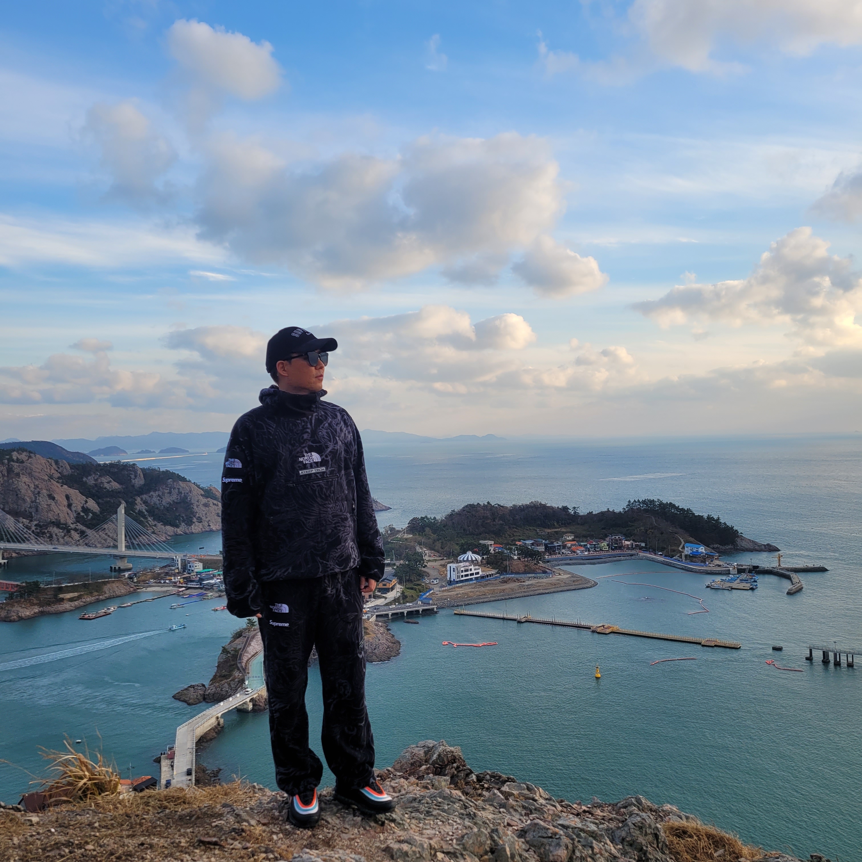Supreme x The North Face Steep Tech Fleece Pullover Black Dragon - 22FW, Supreme x Nike Arc Corduroy 6-Panel Black - 22SS 착용 스타일