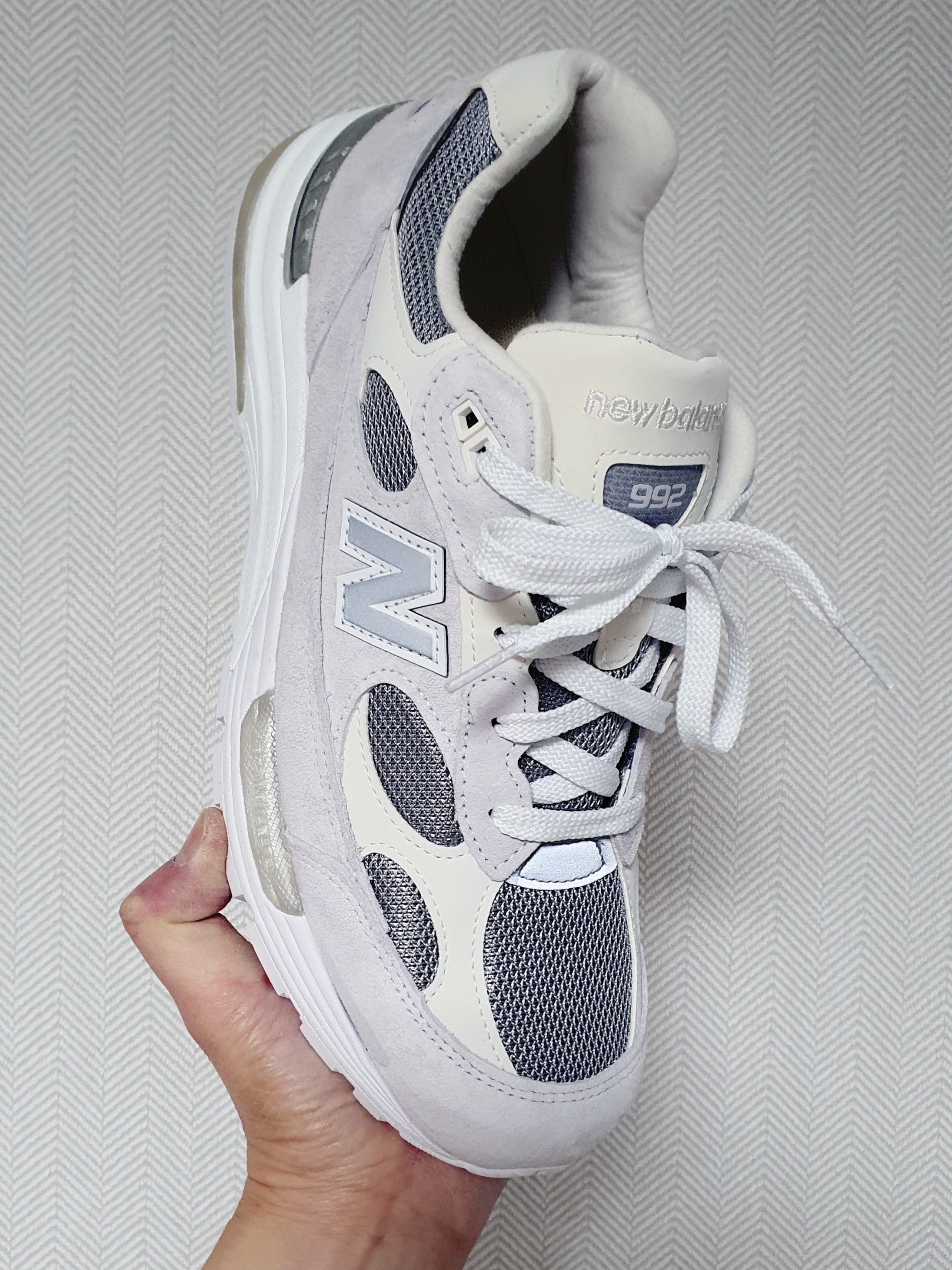 New Balance 992 Made in USA White Silver 착용 스타일 - 3
