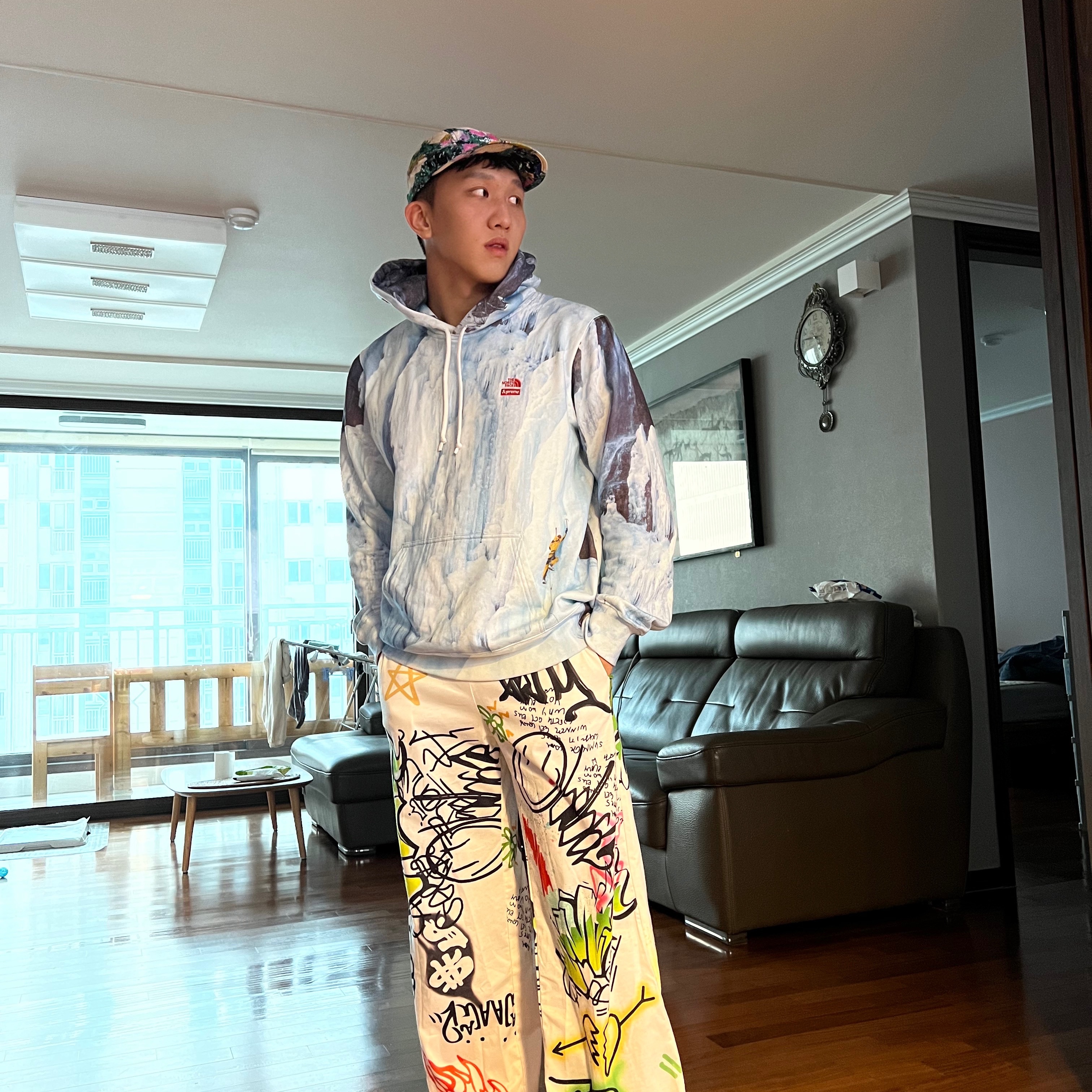 Supreme x The North Face Ice Climb Hooded Sweatshirt Multi-Color - 21SS, Supreme x The North Face Trekking Soft Bill Cap Flowers - 22SS 착용 스타일 - 2