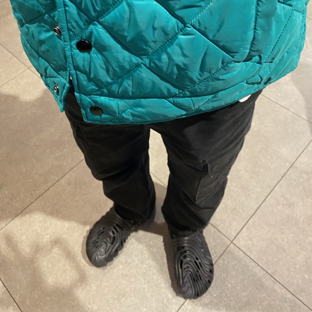 Crocs x Salehe Bembury Pollex Clog Sasquatch, Palace P3 Team Hood Black - 20FW 착용 스타일 - 2