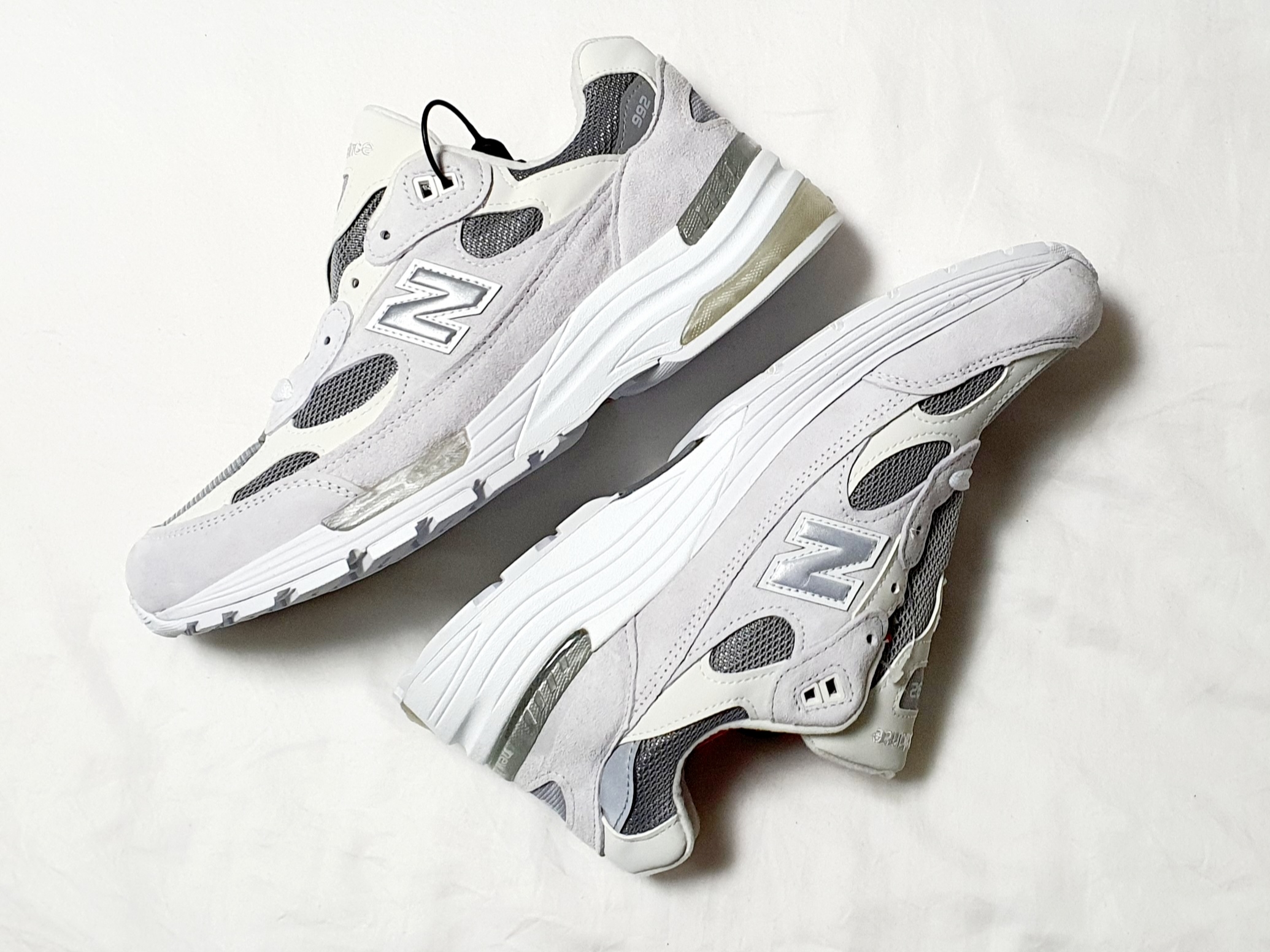 New Balance 992 Made in USA White Silver 착용 스타일 - 4