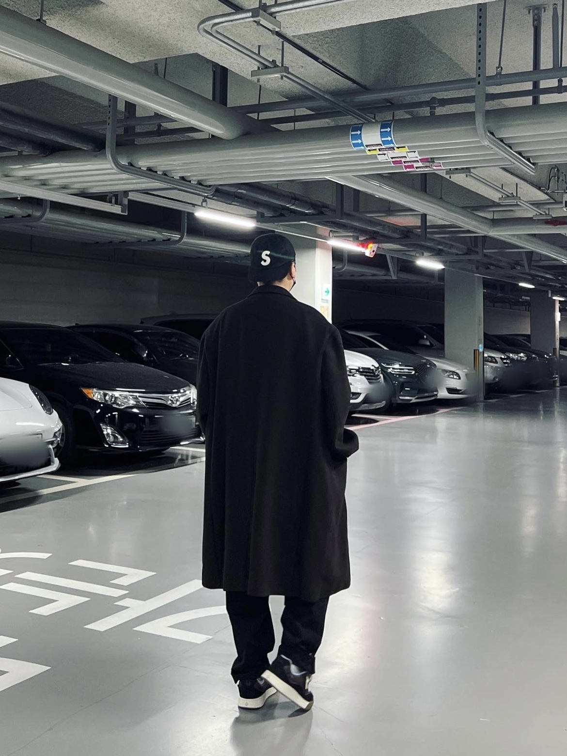 Dior x Cactus Jack B713 Sneakers Mocha Black 착용 스타일 - 1