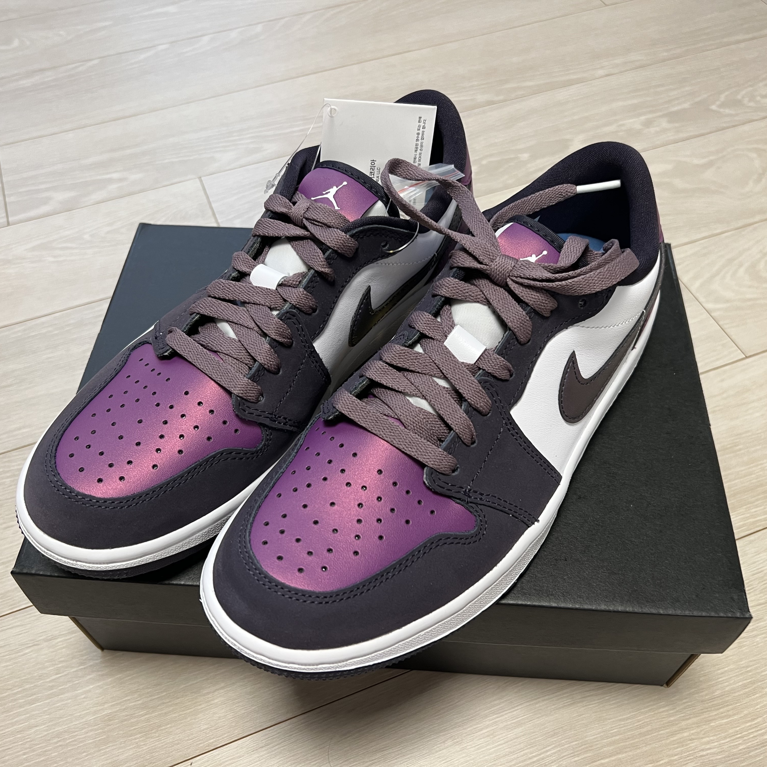 Jordan 1 Low Golf Cave Purple and Viotech 착용 스타일