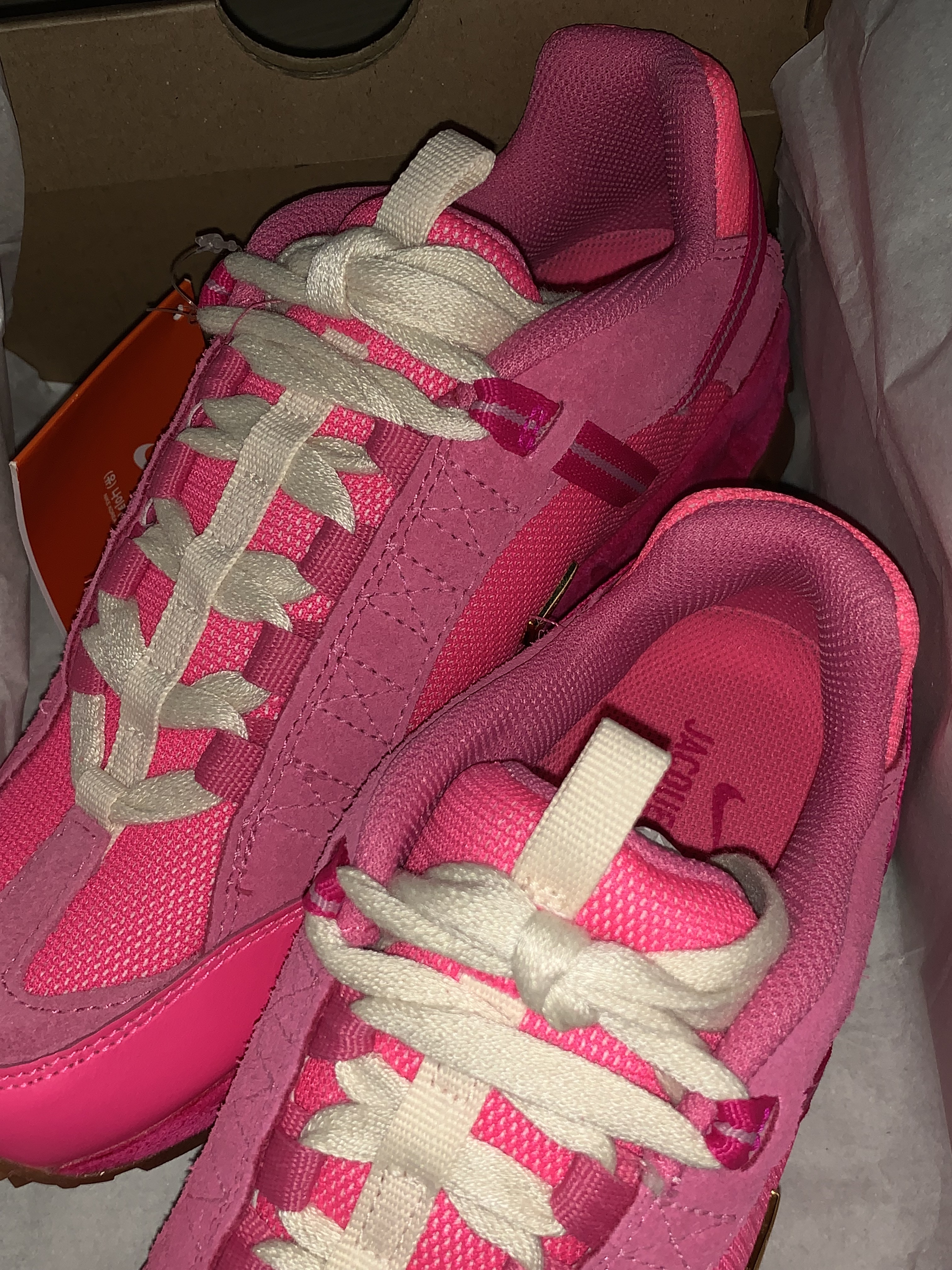 Nike x Jacquemus Air Humara LX Pink Flash 착용 스타일 - 2