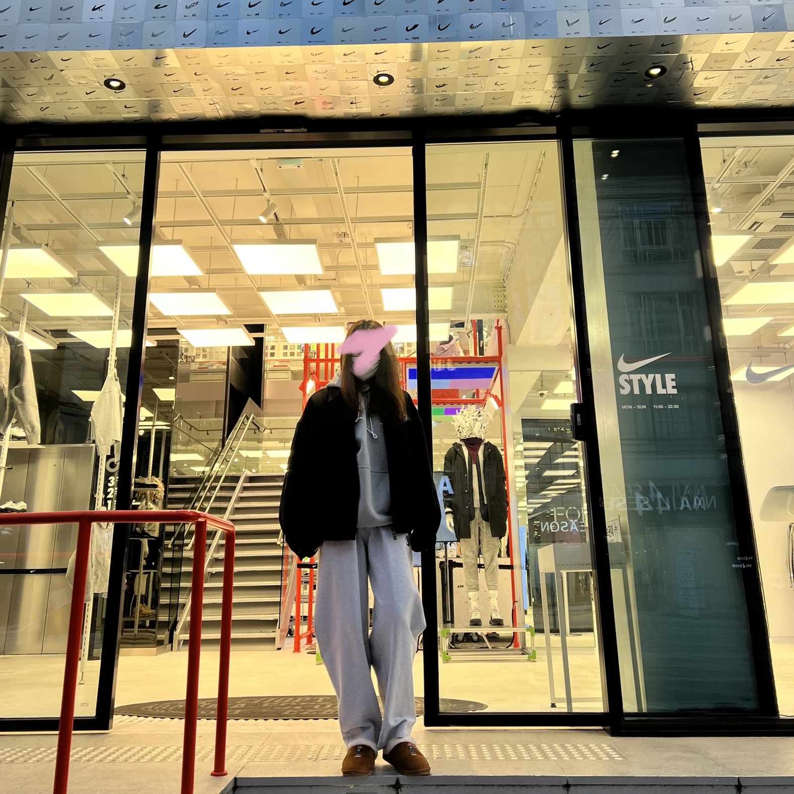 Zara x Ader Error Oversize Collar Bomber Jacket Black, Zara x Ader Error Jogger Pants Grey 착용 스타일 - 2