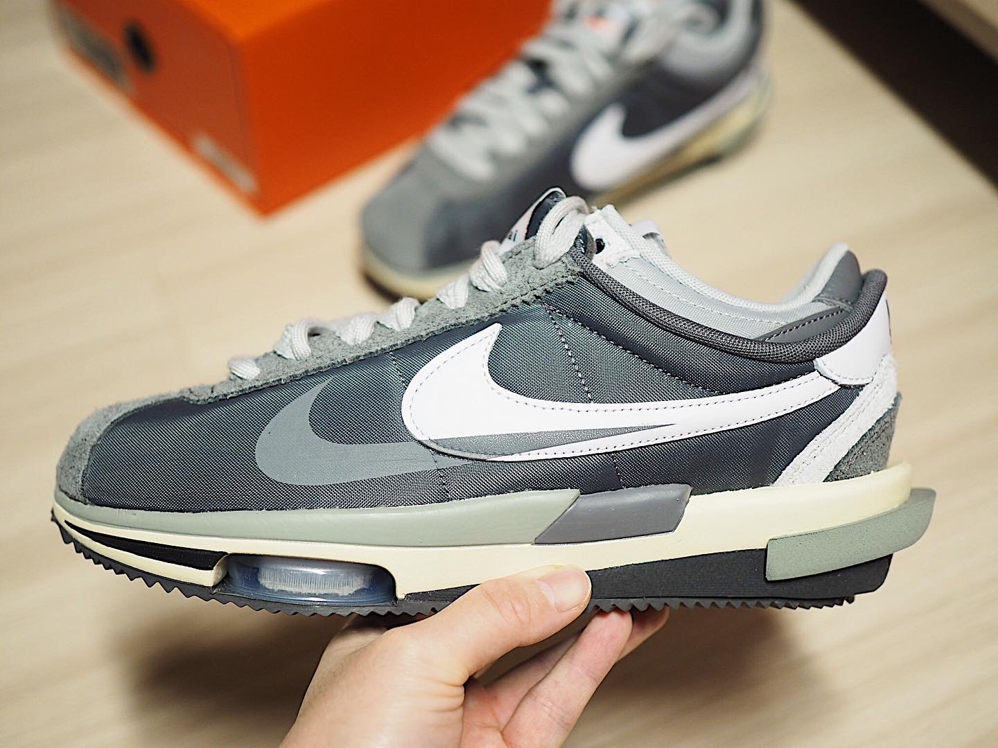 Nike x Sacai Zoom Cortez SP Iron Grey 착용 스타일 - 3