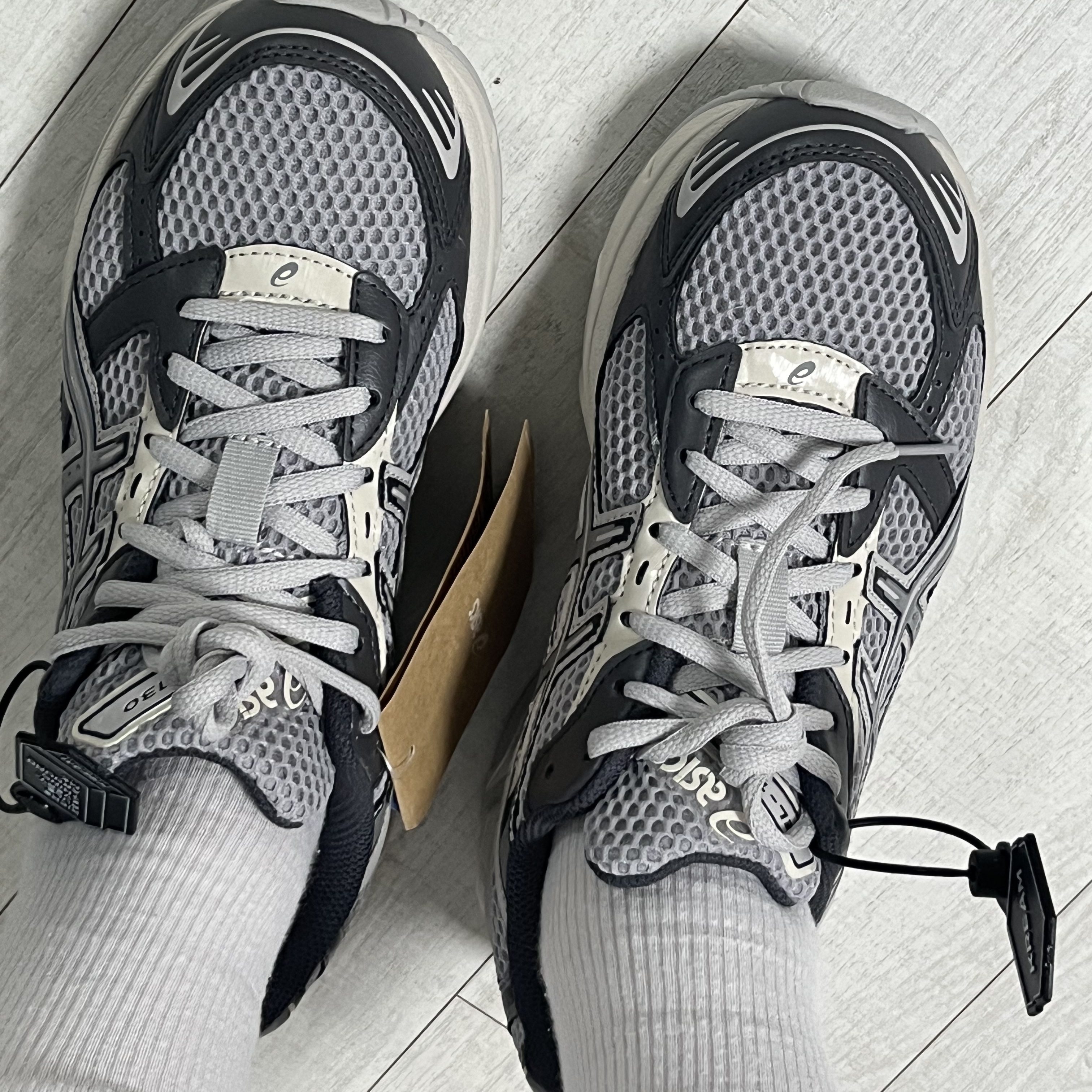 Asics Gel-1130 Oyster Grey Clay Grey 착용 스타일 - 1