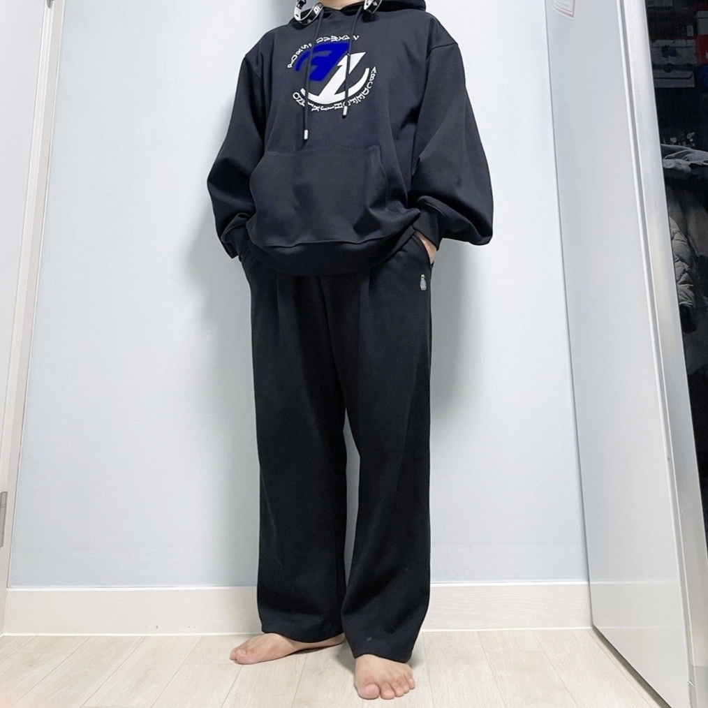 Zara x Ader Error Embroidery Hooded Sweatshirt Black, Zara x Ader Error Embroidery Hooded Sweatshirt Grey 착용 스타일 - 1