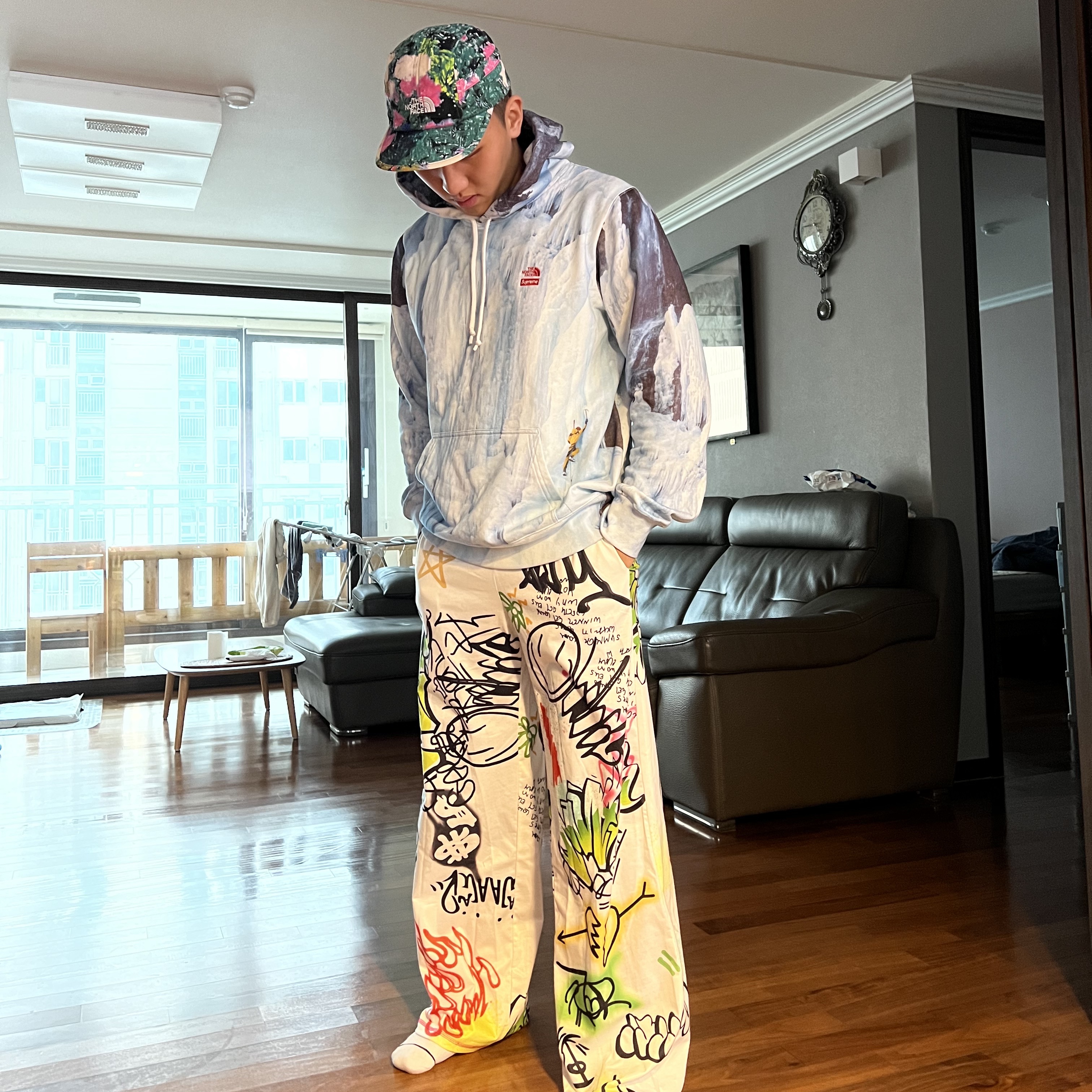 Supreme x The North Face Ice Climb Hooded Sweatshirt Multi-Color - 21SS, Supreme x The North Face Trekking Soft Bill Cap Flowers - 22SS 착용 스타일 - 1