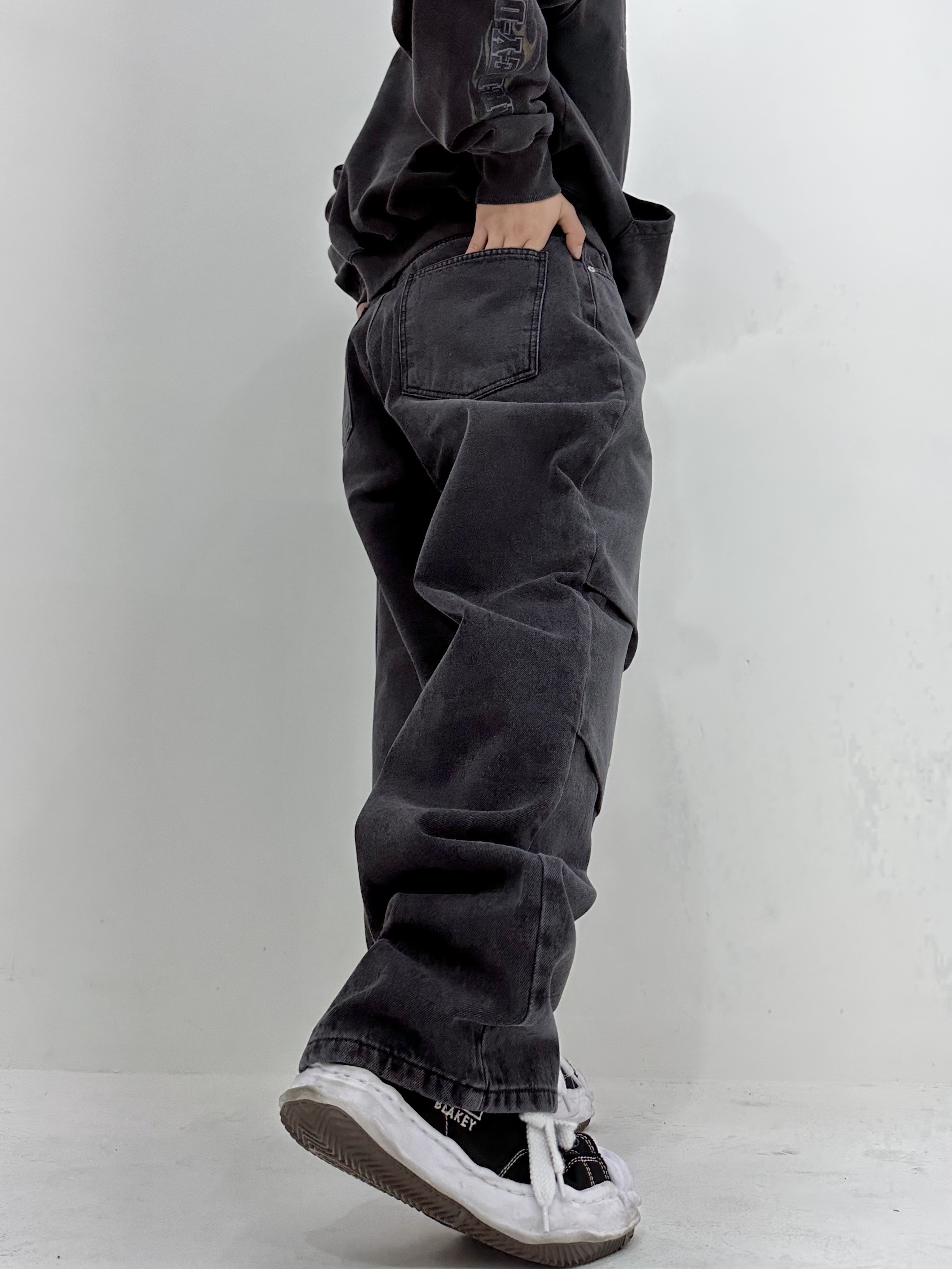 Maison Mihara Yasuhiro Blakey OG Sole Canvas Low-top Sneakers Black White 착용 스타일 - 4